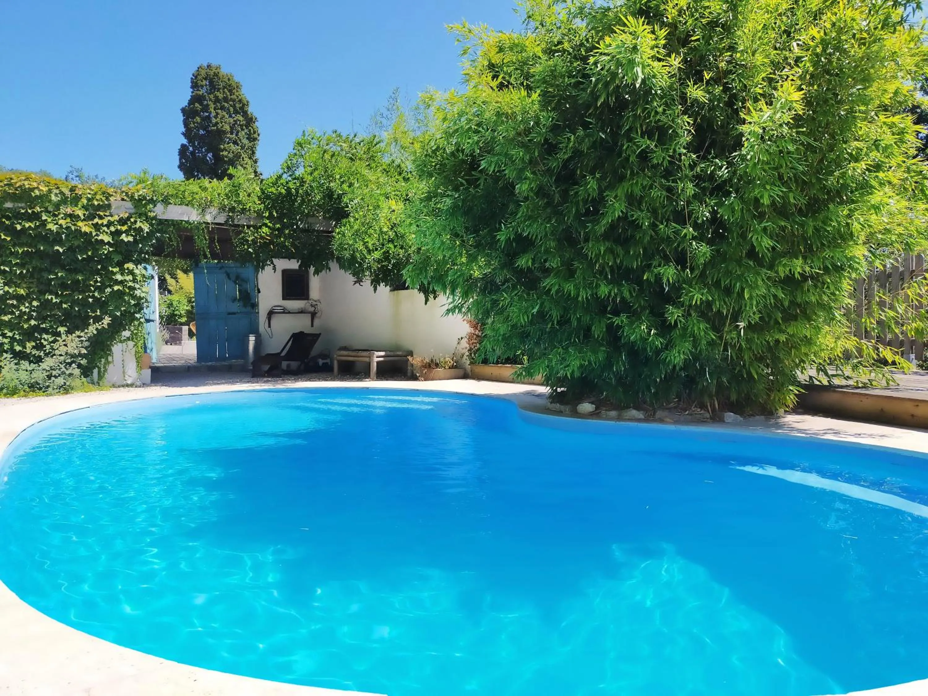 Swimming pool in les Didascalies