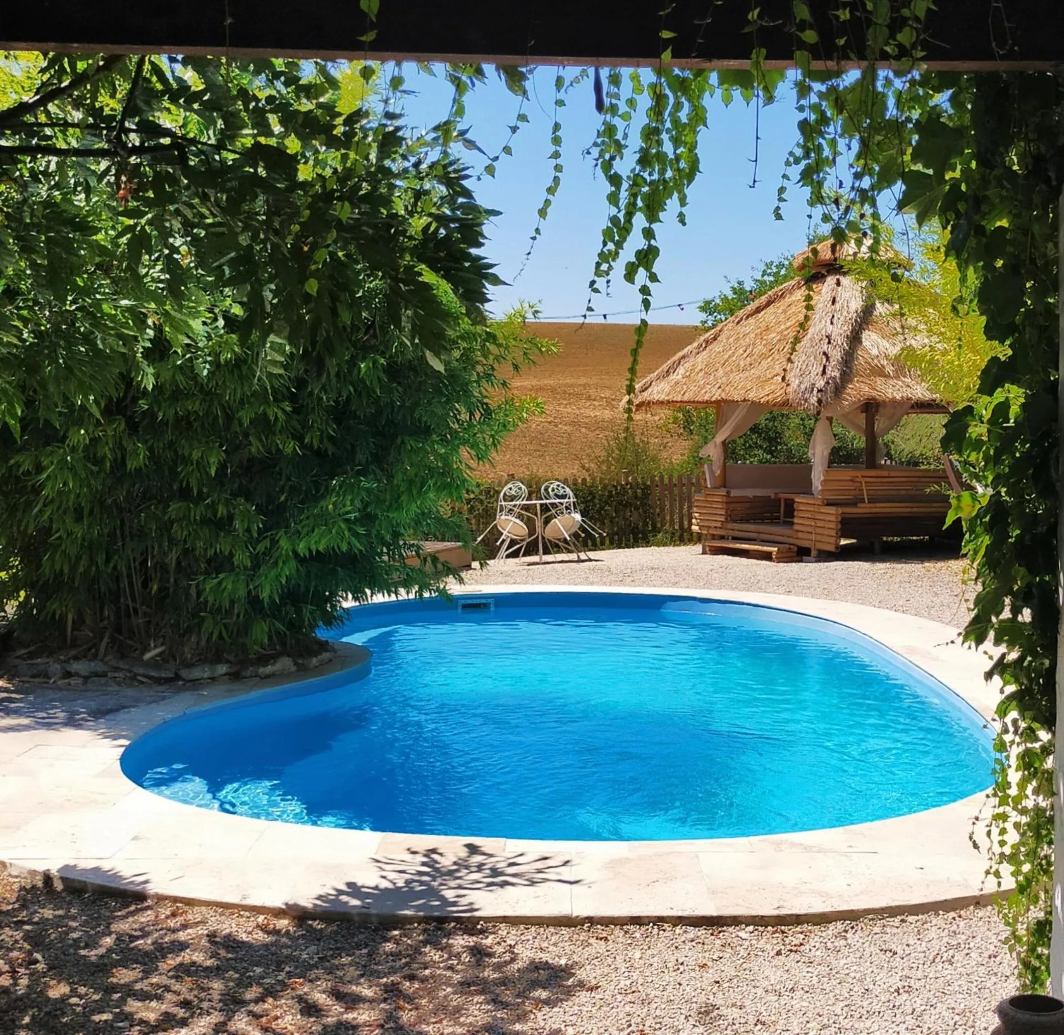 Swimming pool in les Didascalies