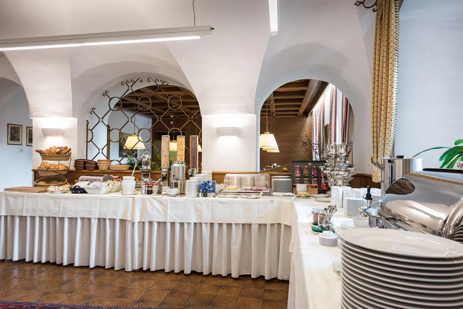 Buffet breakfast in Hotel Plankenhof B&B