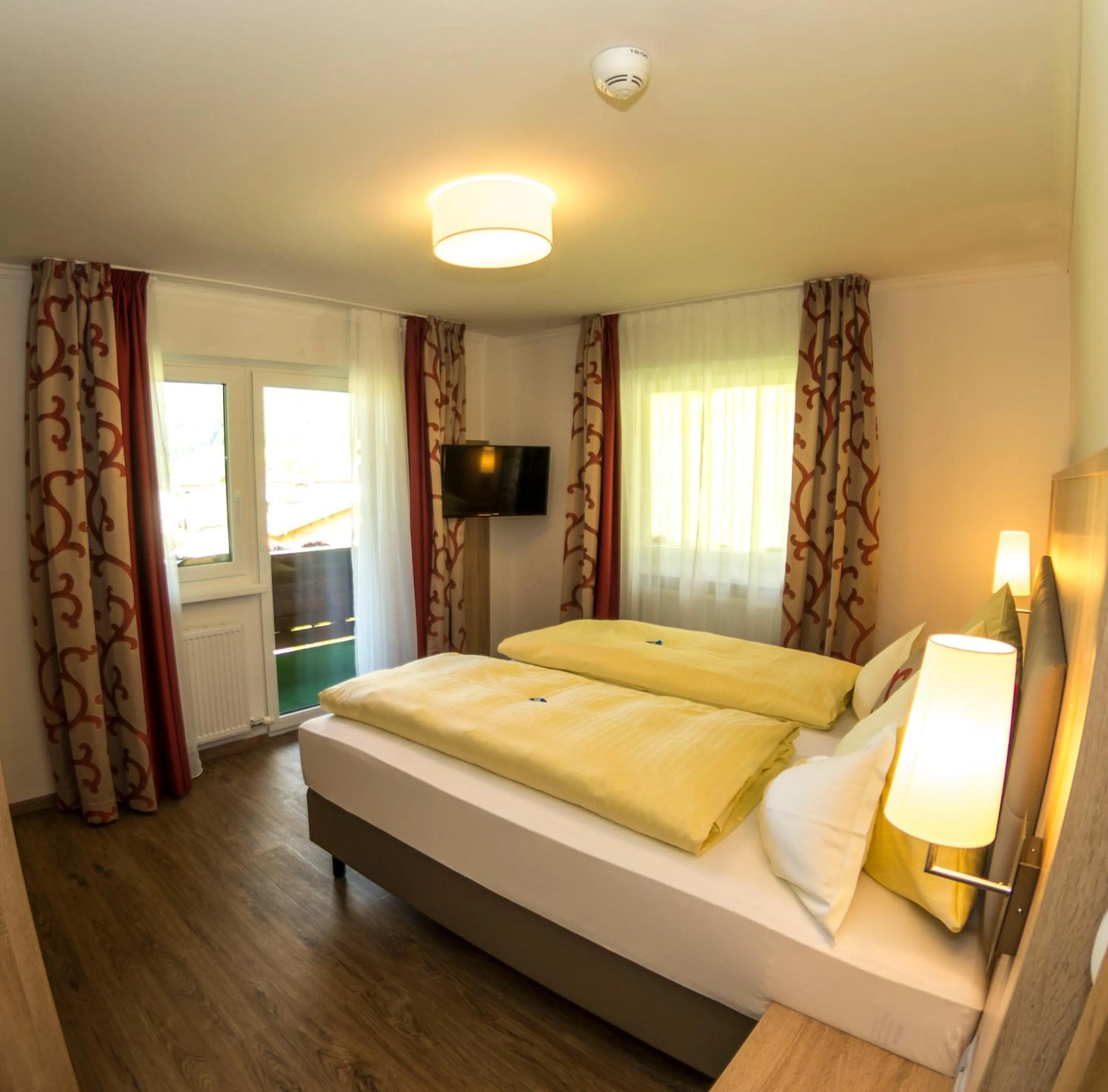 Bedroom, Bed in Alpenhotel Fernau