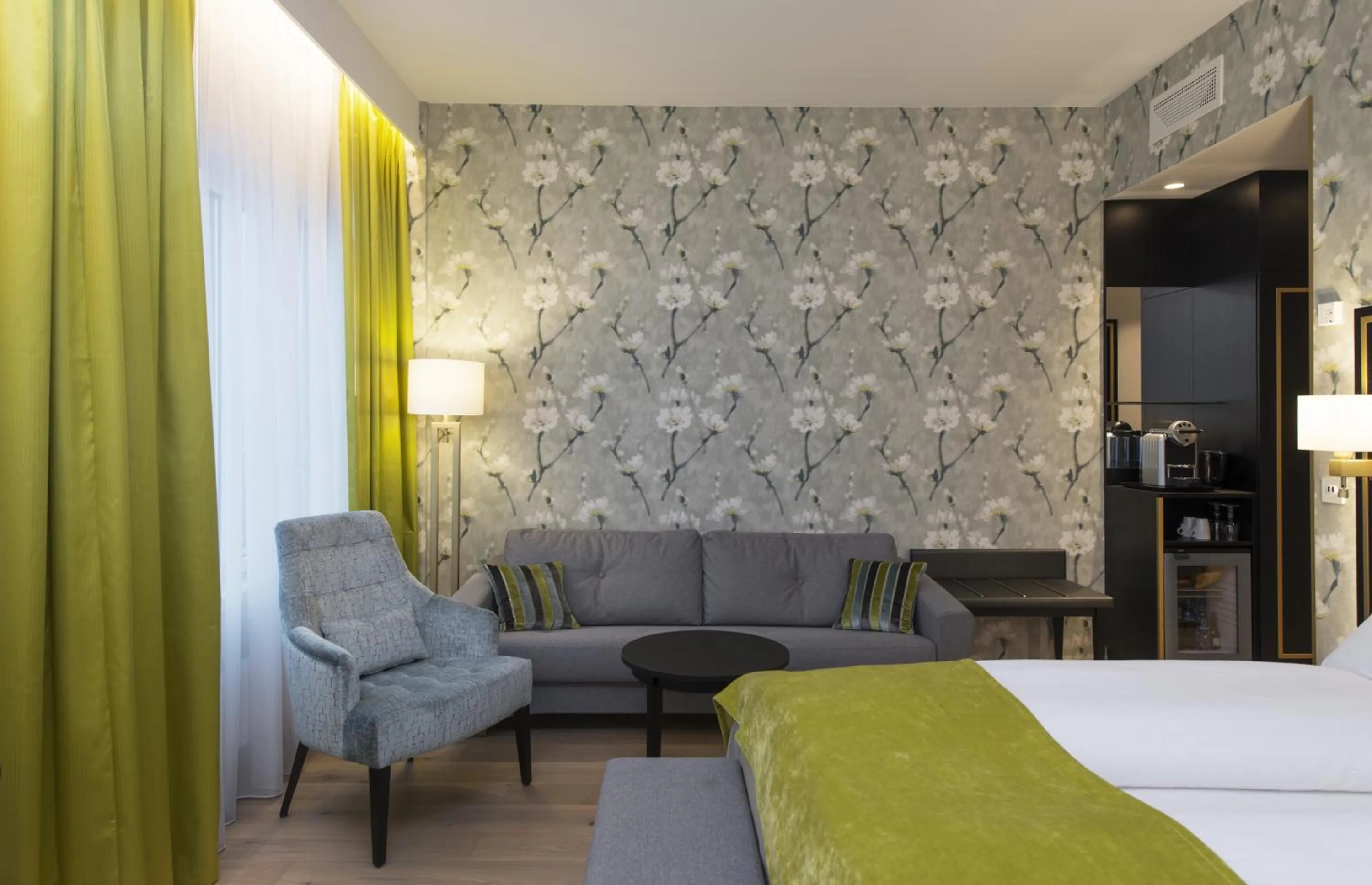 Photo of the whole room, Bed in Thon Hotel Opera