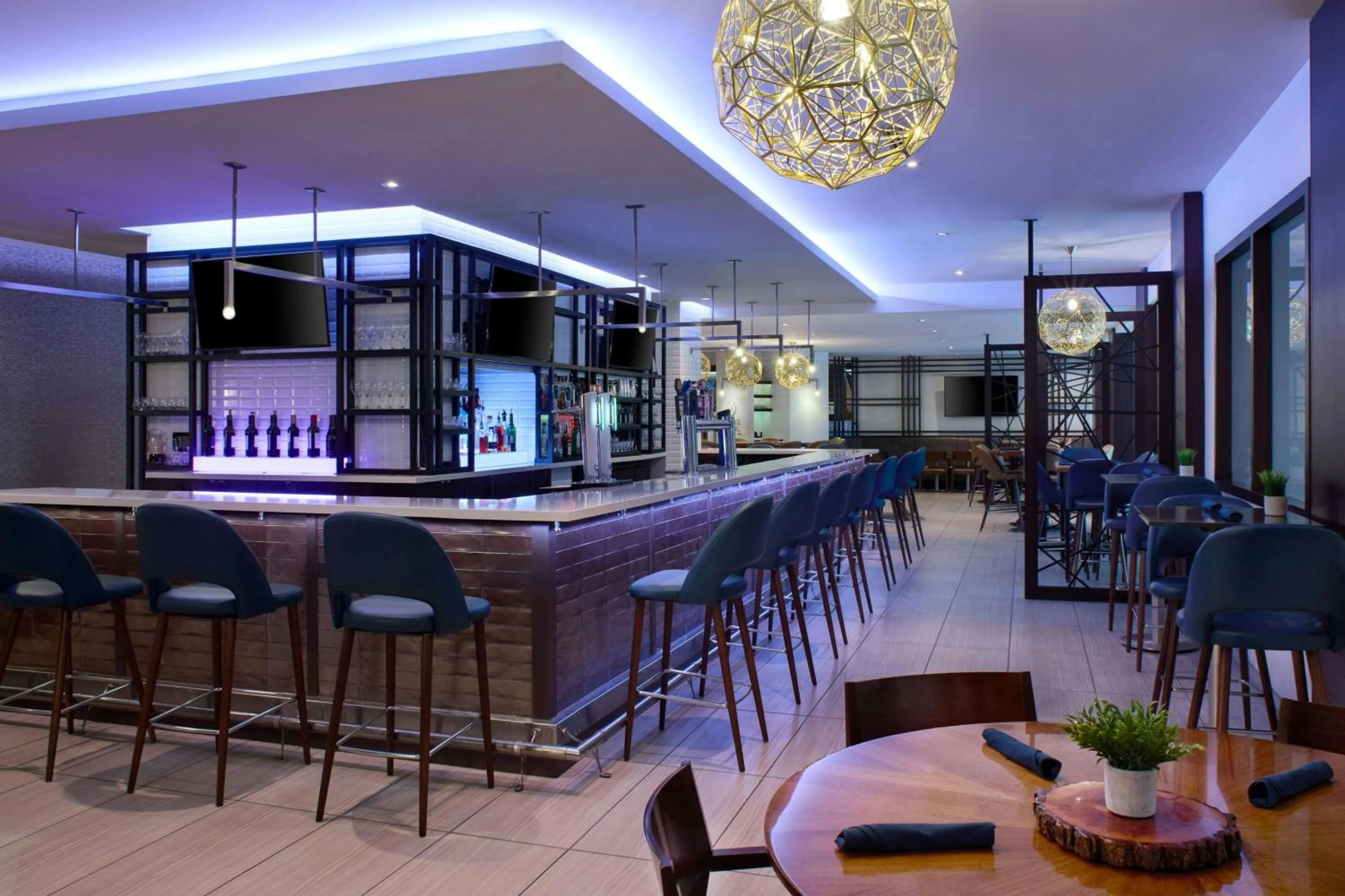 Lounge or bar in Toronto Airport Marriott Hotel