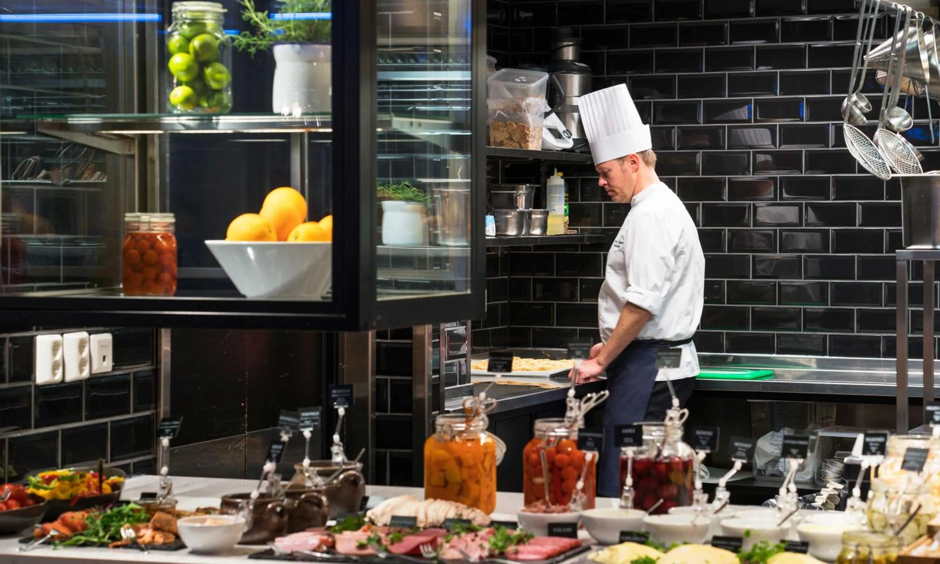 Buffet breakfast in Thon Hotel Ski