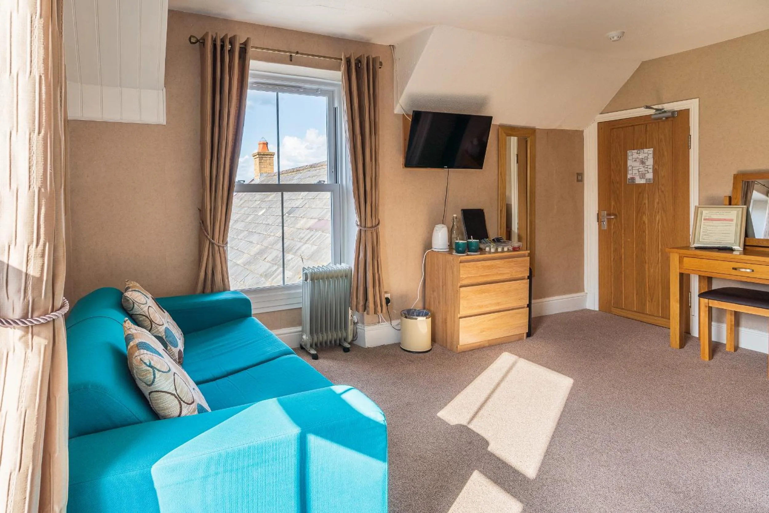 TV and multimedia in Rooms at The Highcliffe