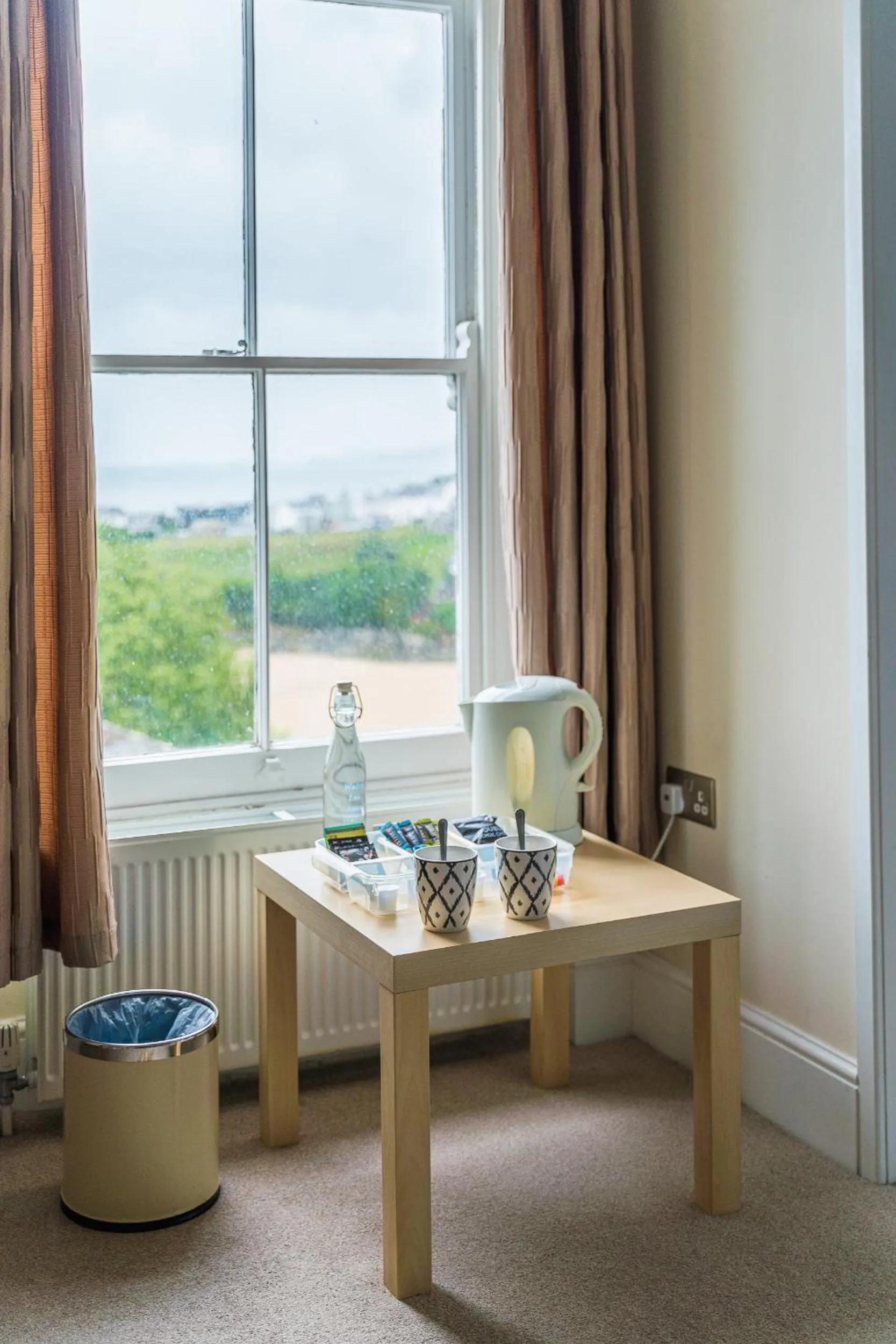 Coffee/tea facilities in Rooms at The Highcliffe