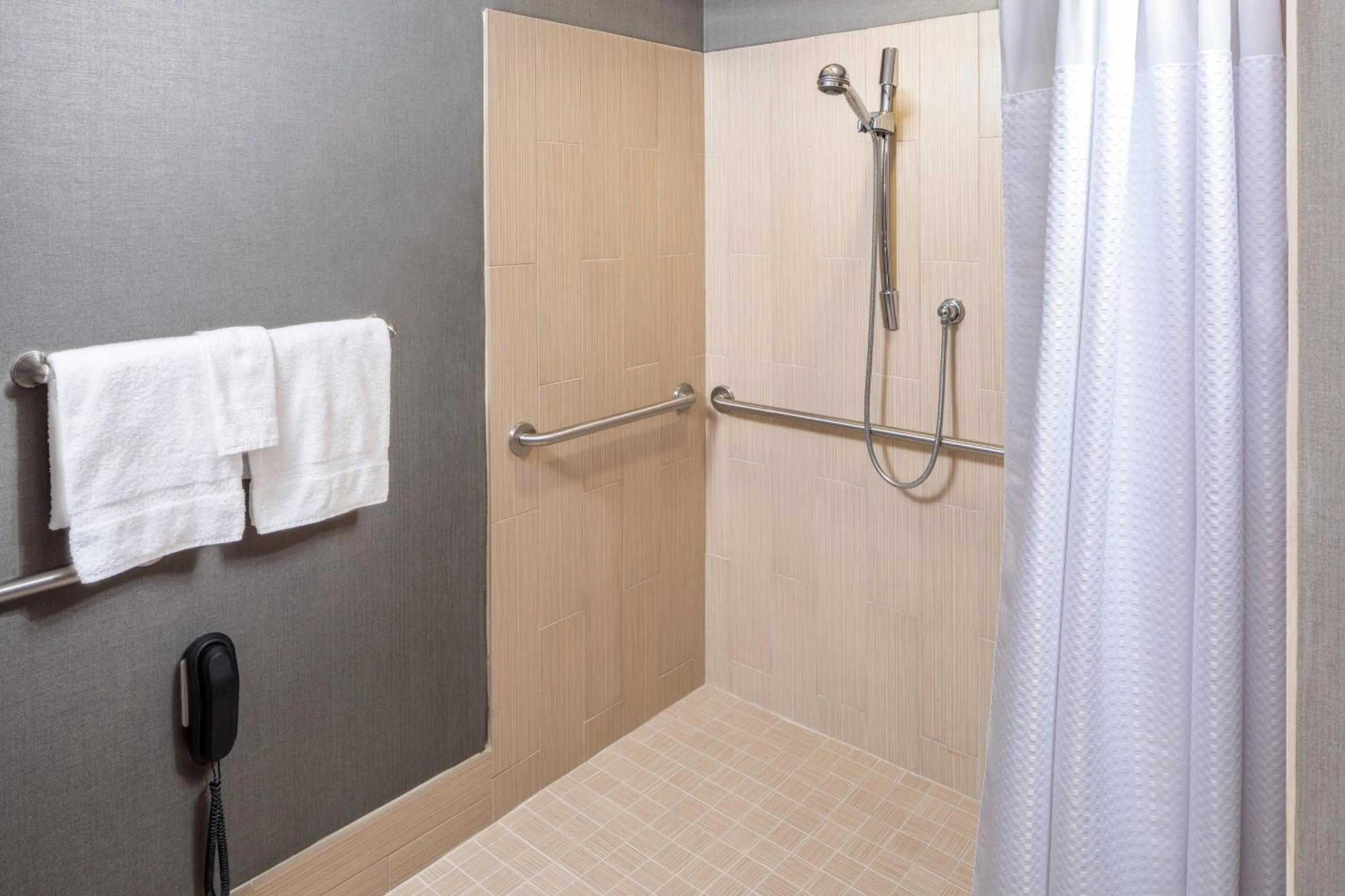 Bathroom in Courtyard by Marriott Houston Medical Center/NRG Park