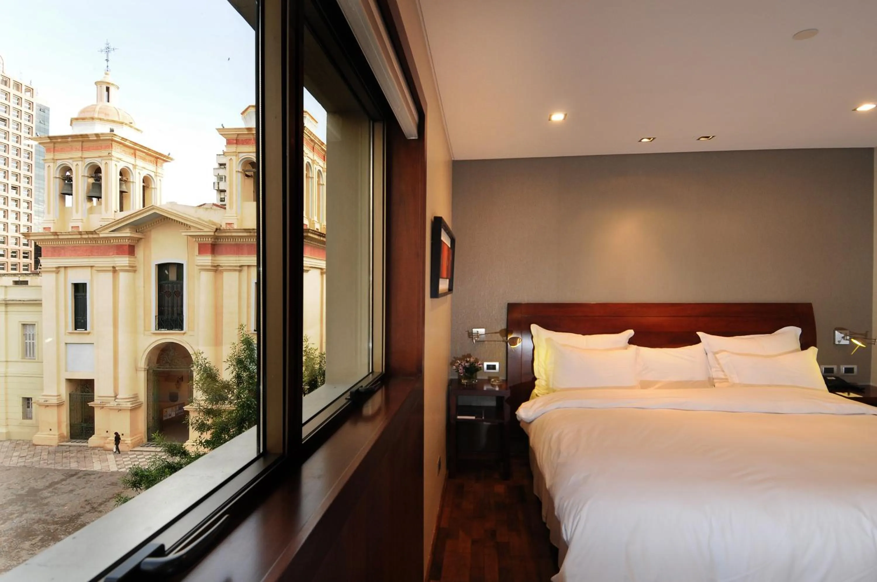 Photo of the whole room, Bed in Windsor Hotel