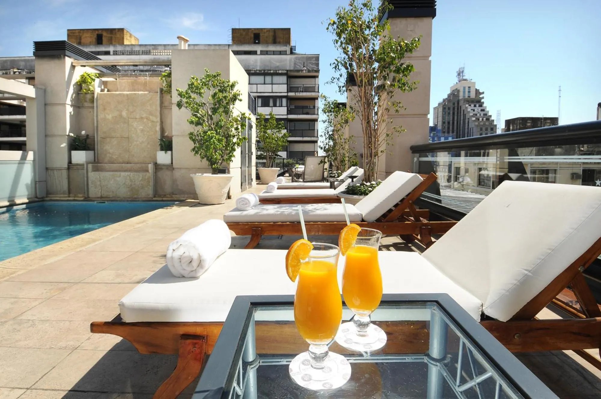 Swimming pool in Windsor Hotel