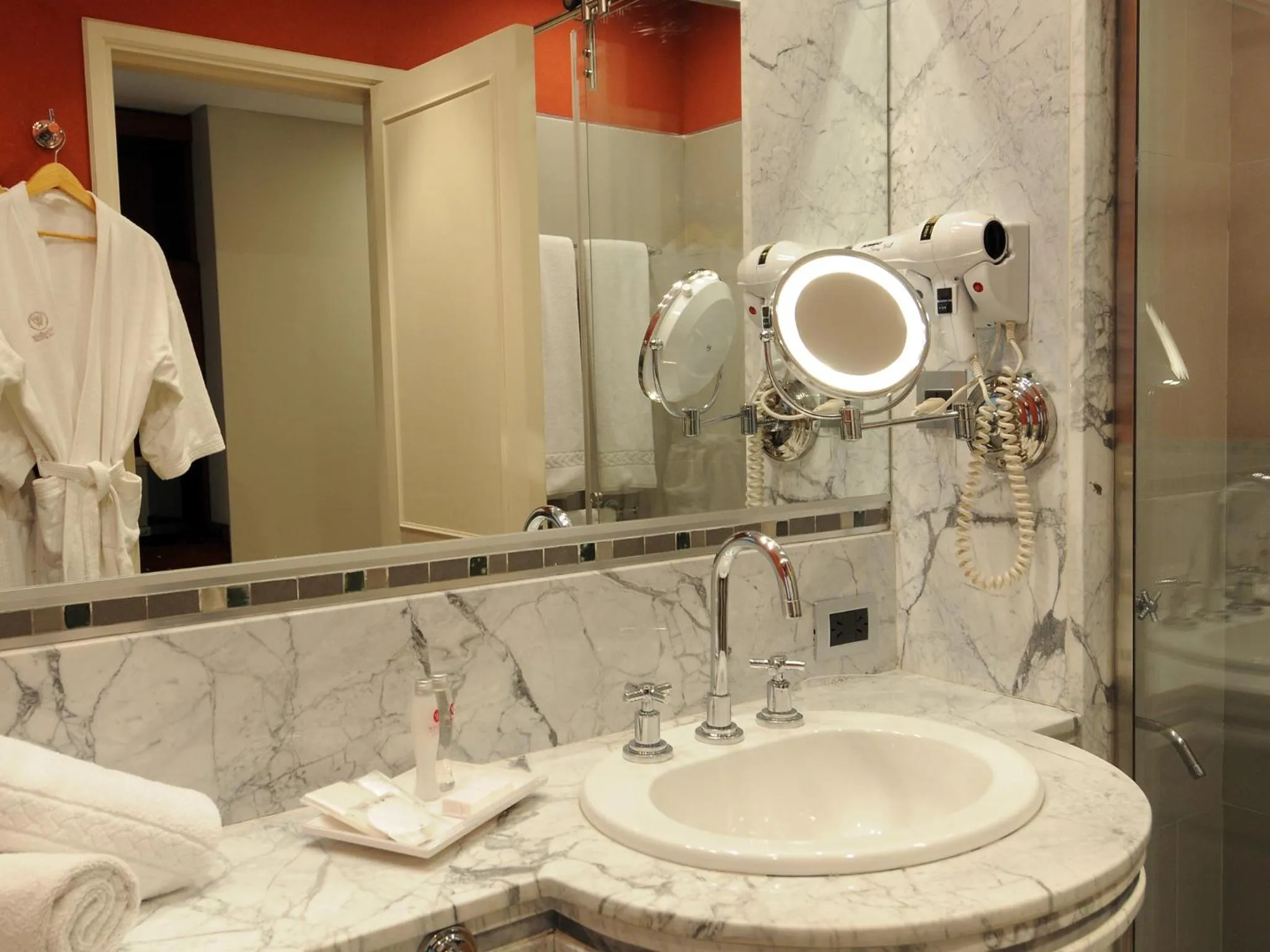 Shower in Windsor Hotel