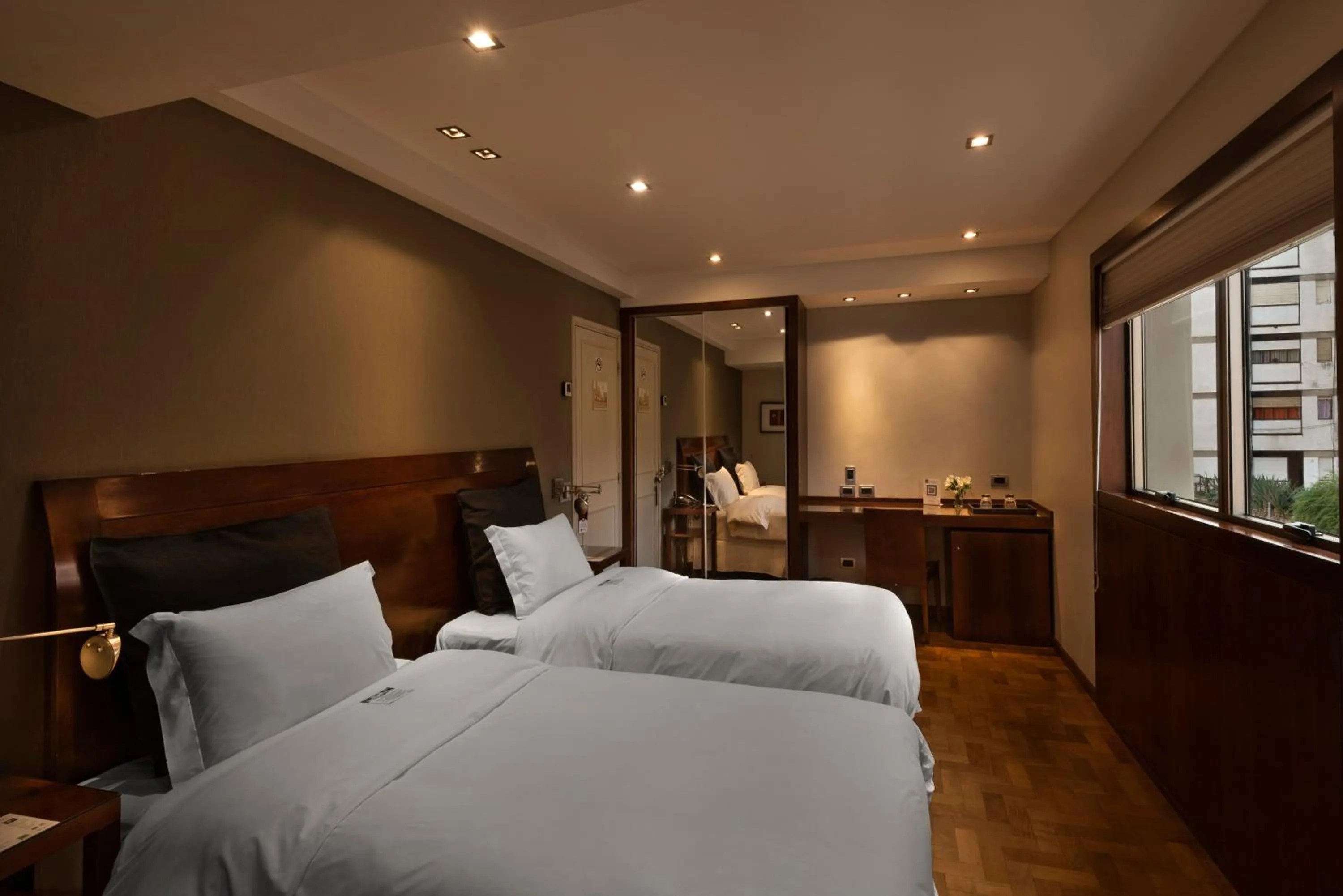 Bedroom, Bed in Windsor Hotel