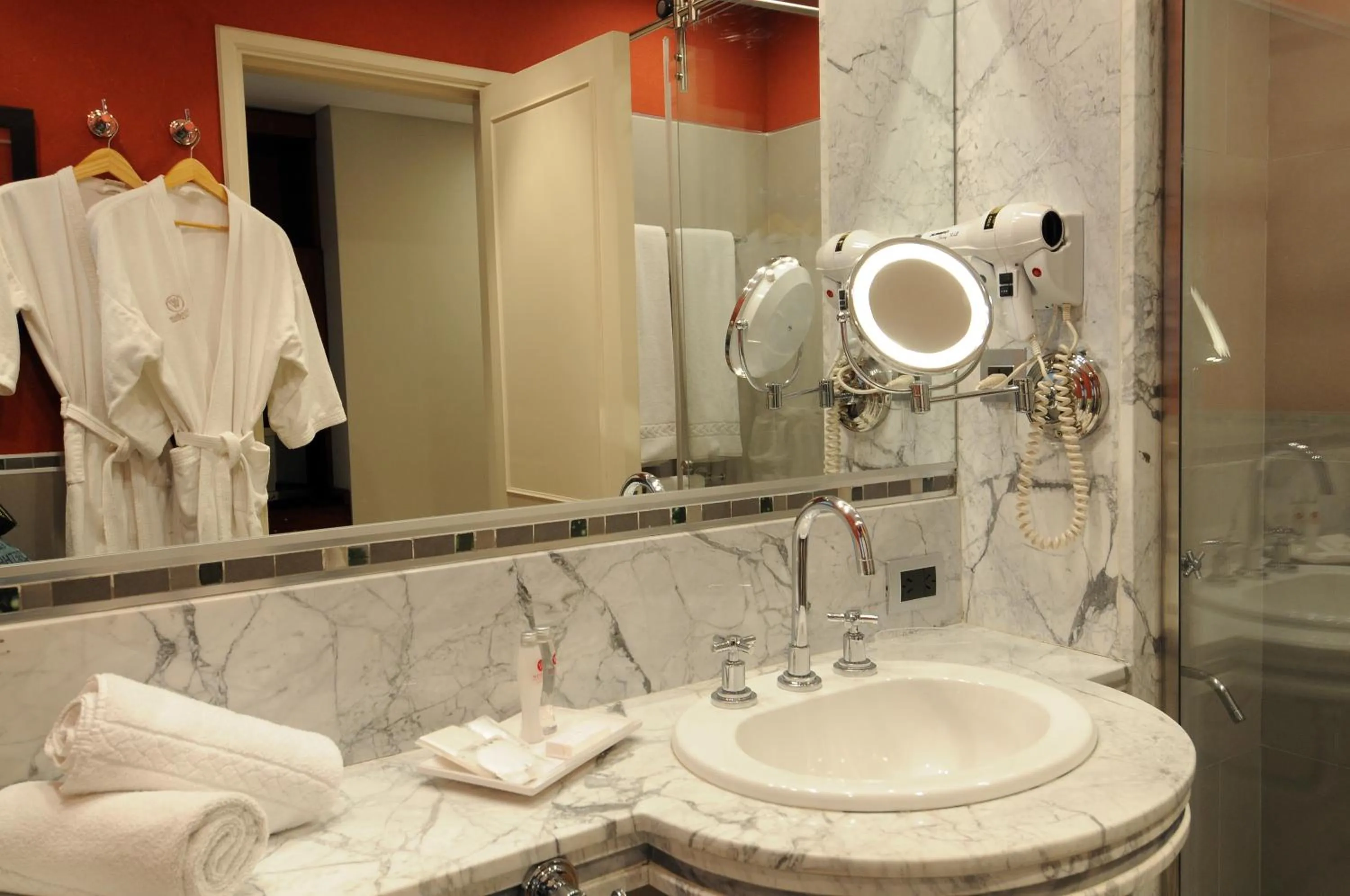 Shower in Windsor Hotel