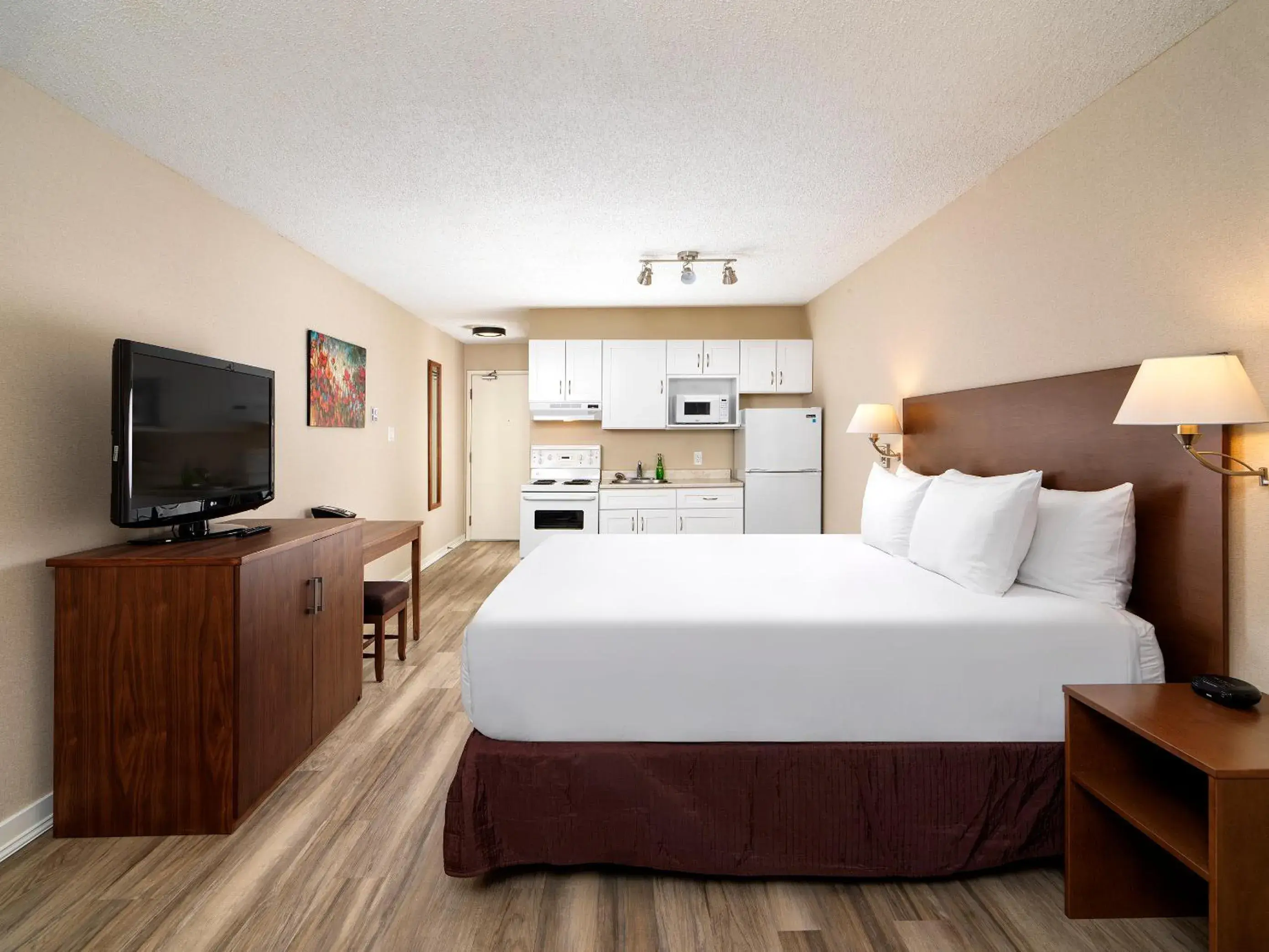 Standard Room (Buckingham) with Kitchen in Huntingdon Hotel and Suites Standard Room (Buckingham) with Kitchen in Huntingdon Hotel and Suites