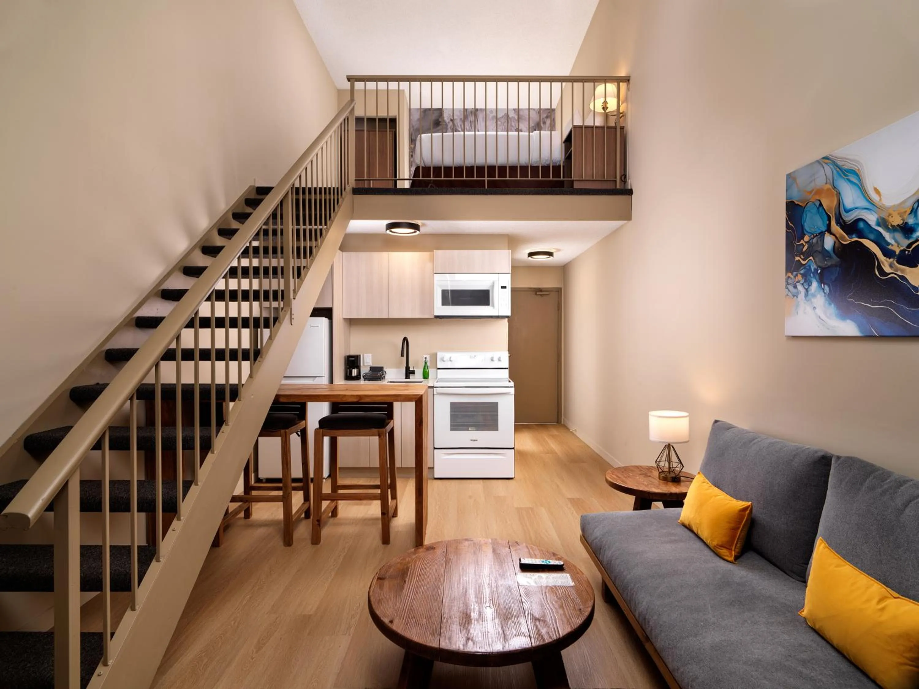 Living room in Huntingdon Hotel and Suites