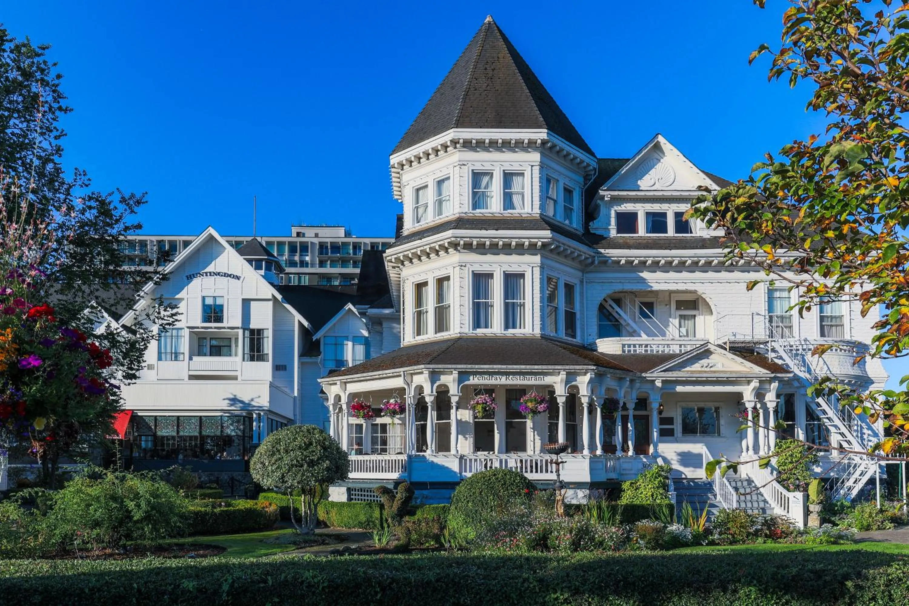 Property building in Huntingdon Hotel and Suites