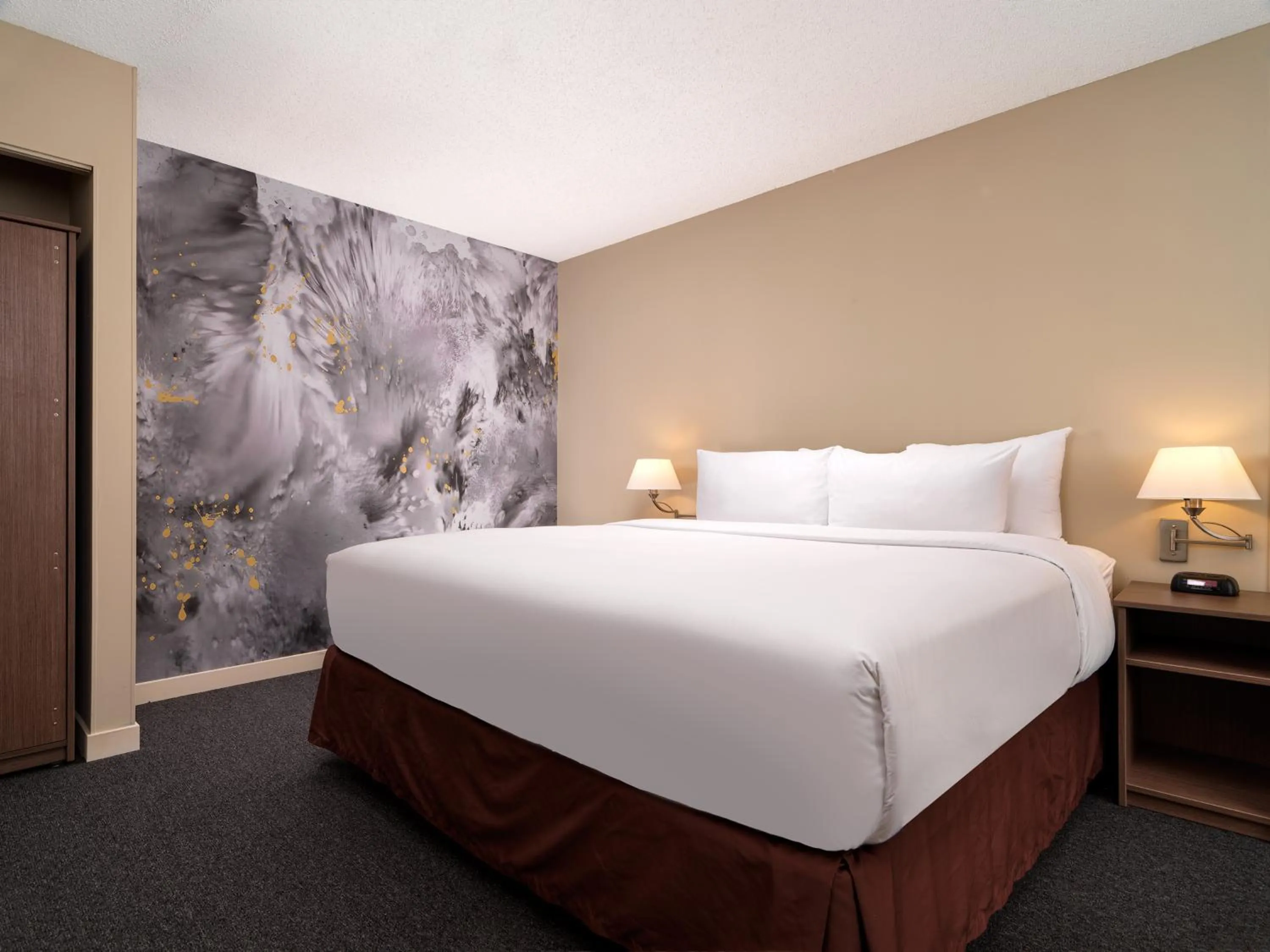 Bedroom, Bed in Huntingdon Hotel and Suites