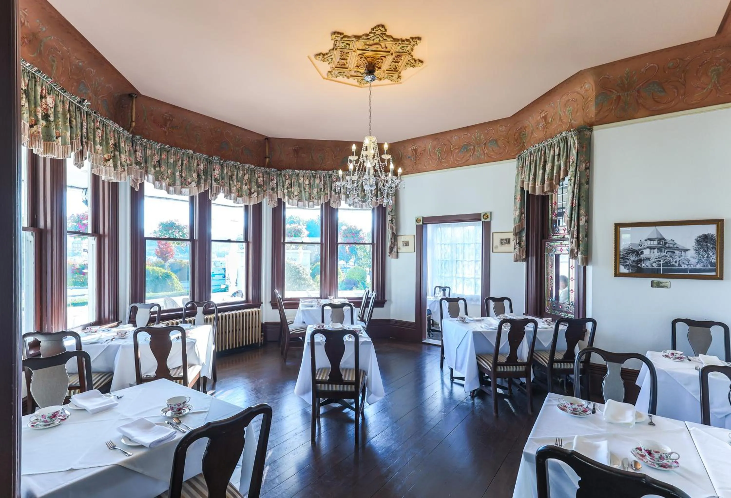 Restaurant/places to eat in Huntingdon Hotel and Suites