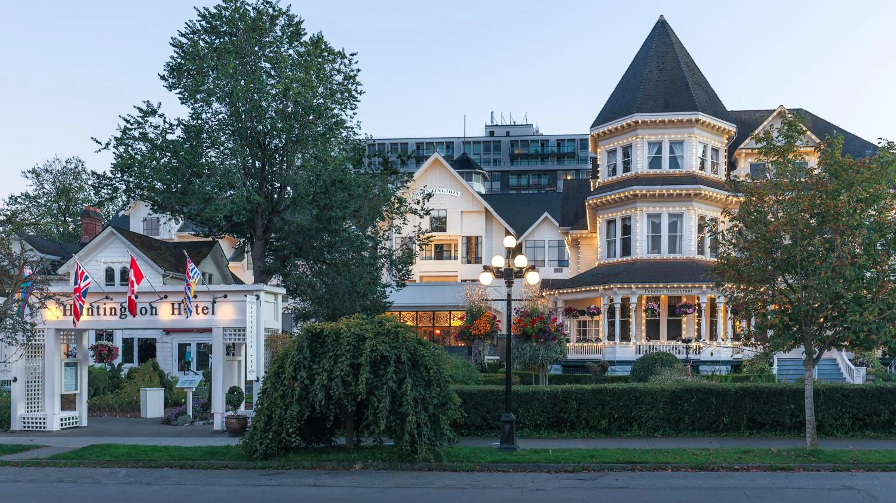 Property building in Huntingdon Hotel and Suites