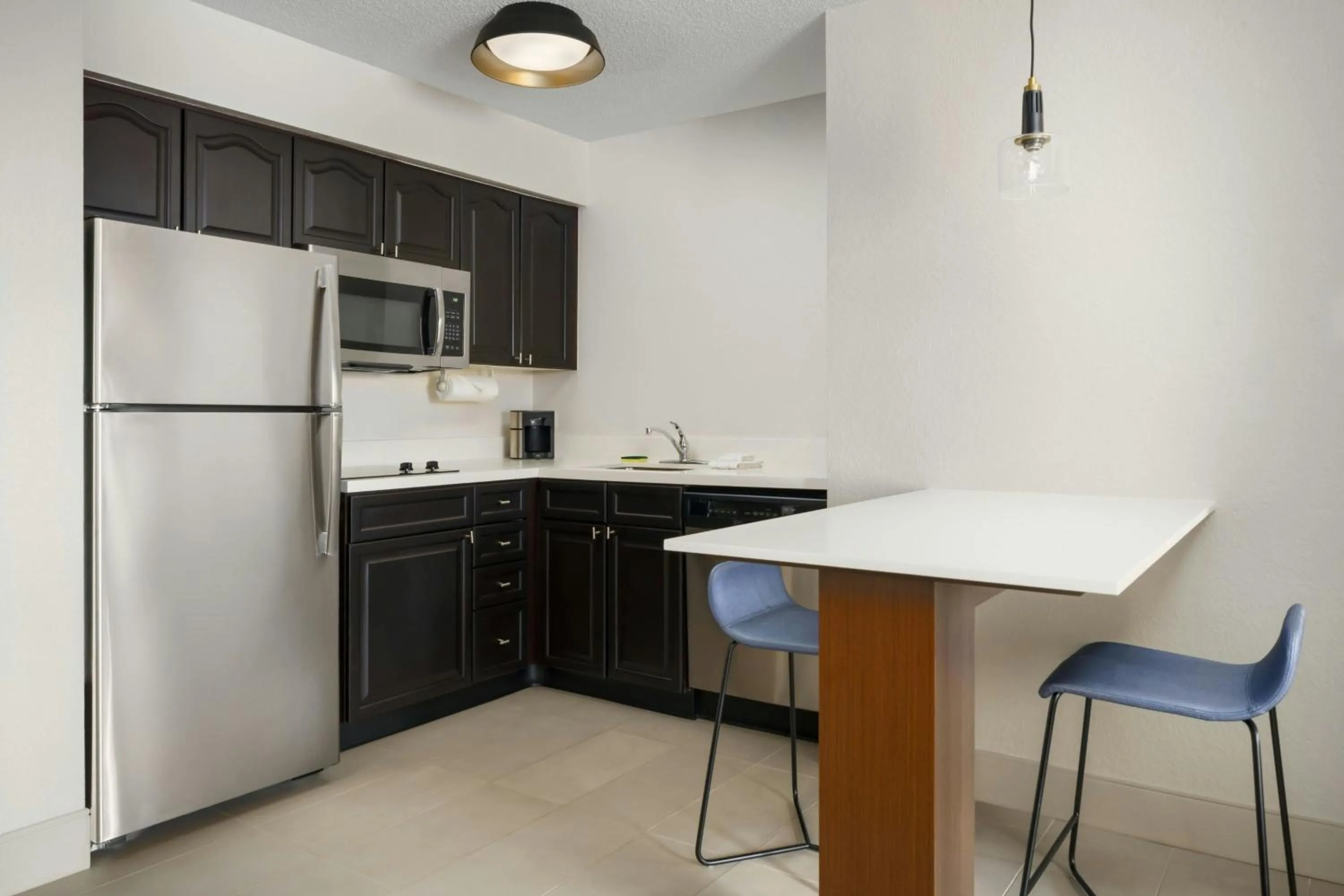Kitchen or kitchenette in Residence Inn Orlando Lake Buena Vista
