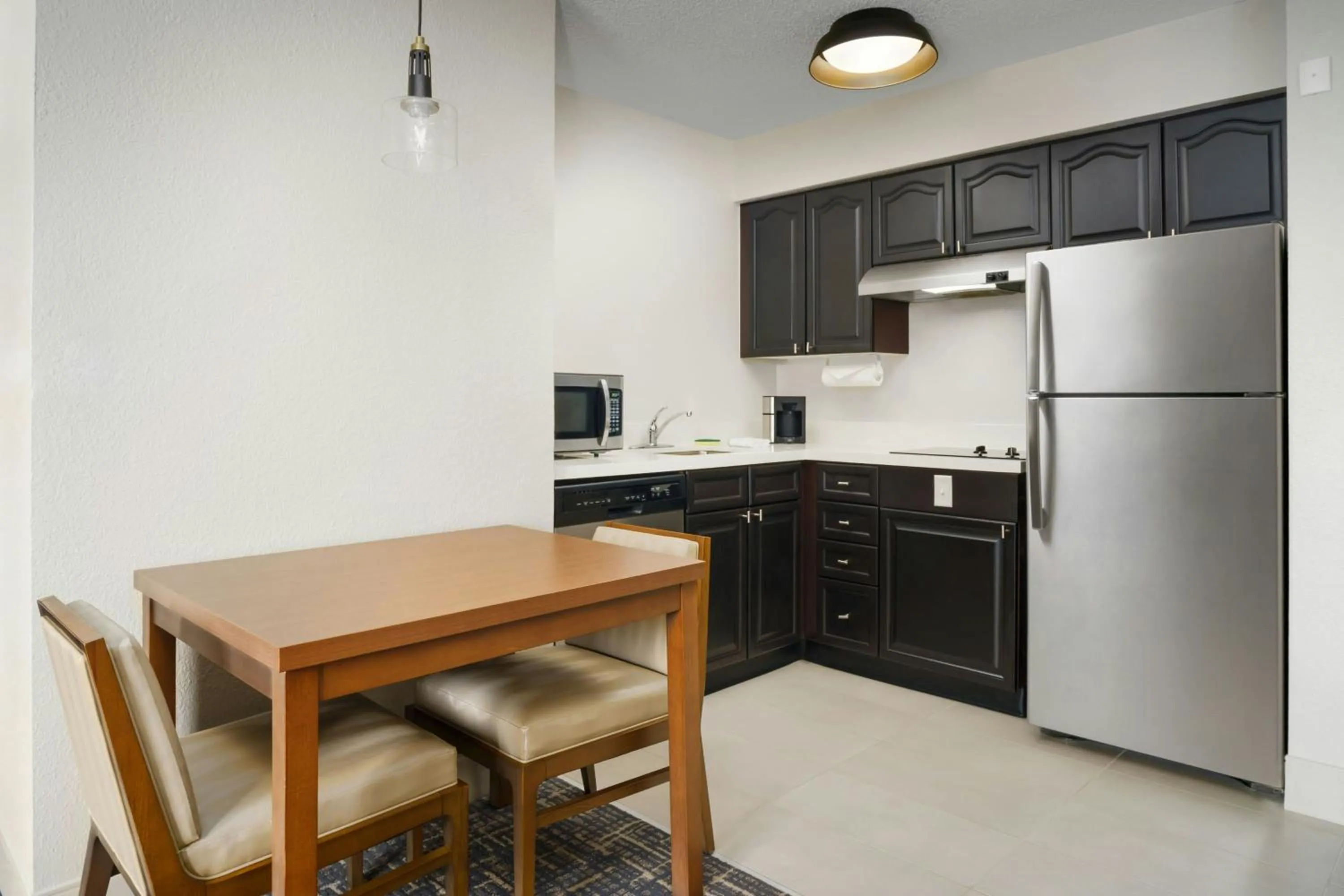 Kitchen or kitchenette in Residence Inn Orlando Lake Buena Vista