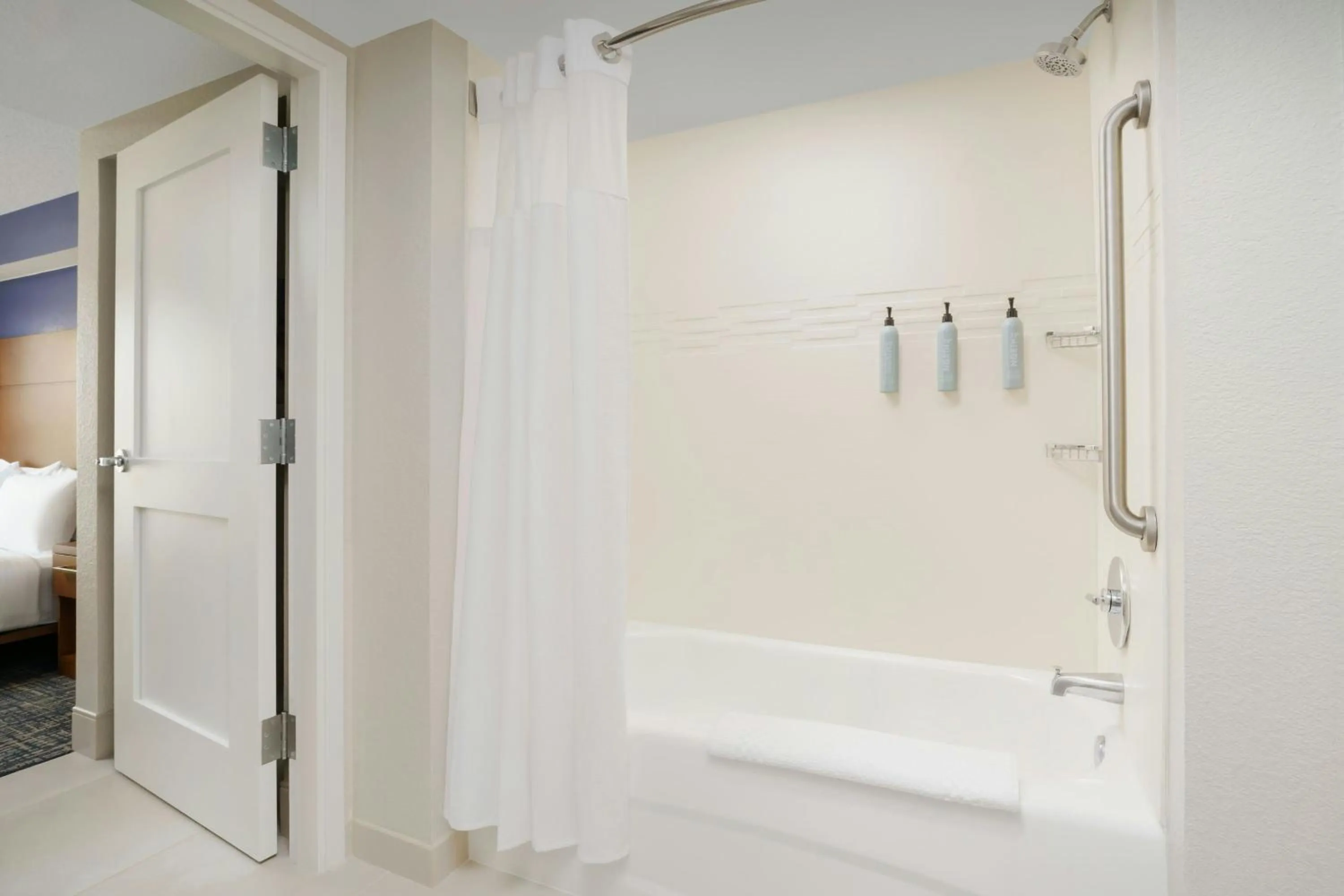 Bathroom, Bed in Residence Inn Orlando Lake Buena Vista