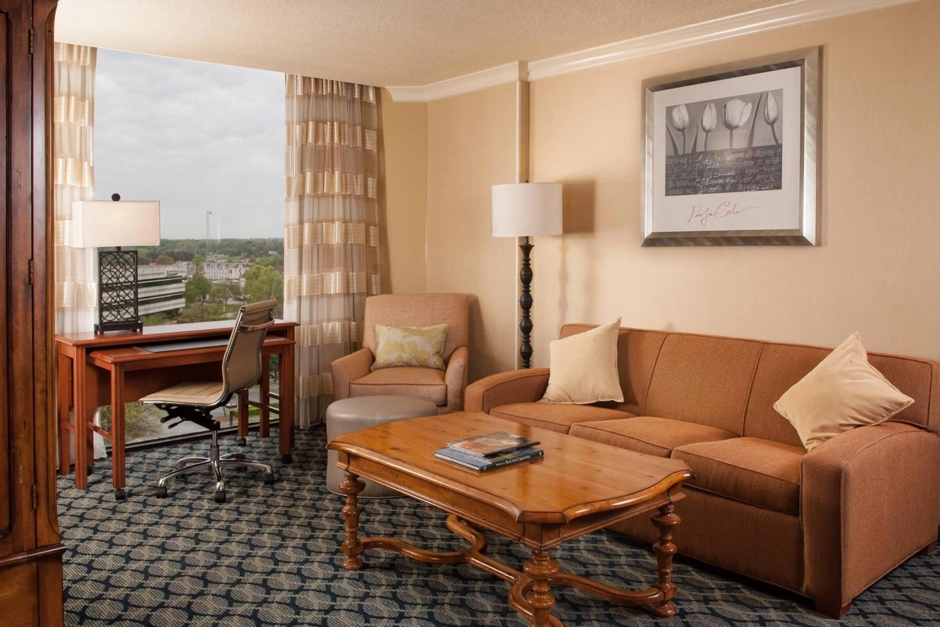 Living room in Greenville Marriott