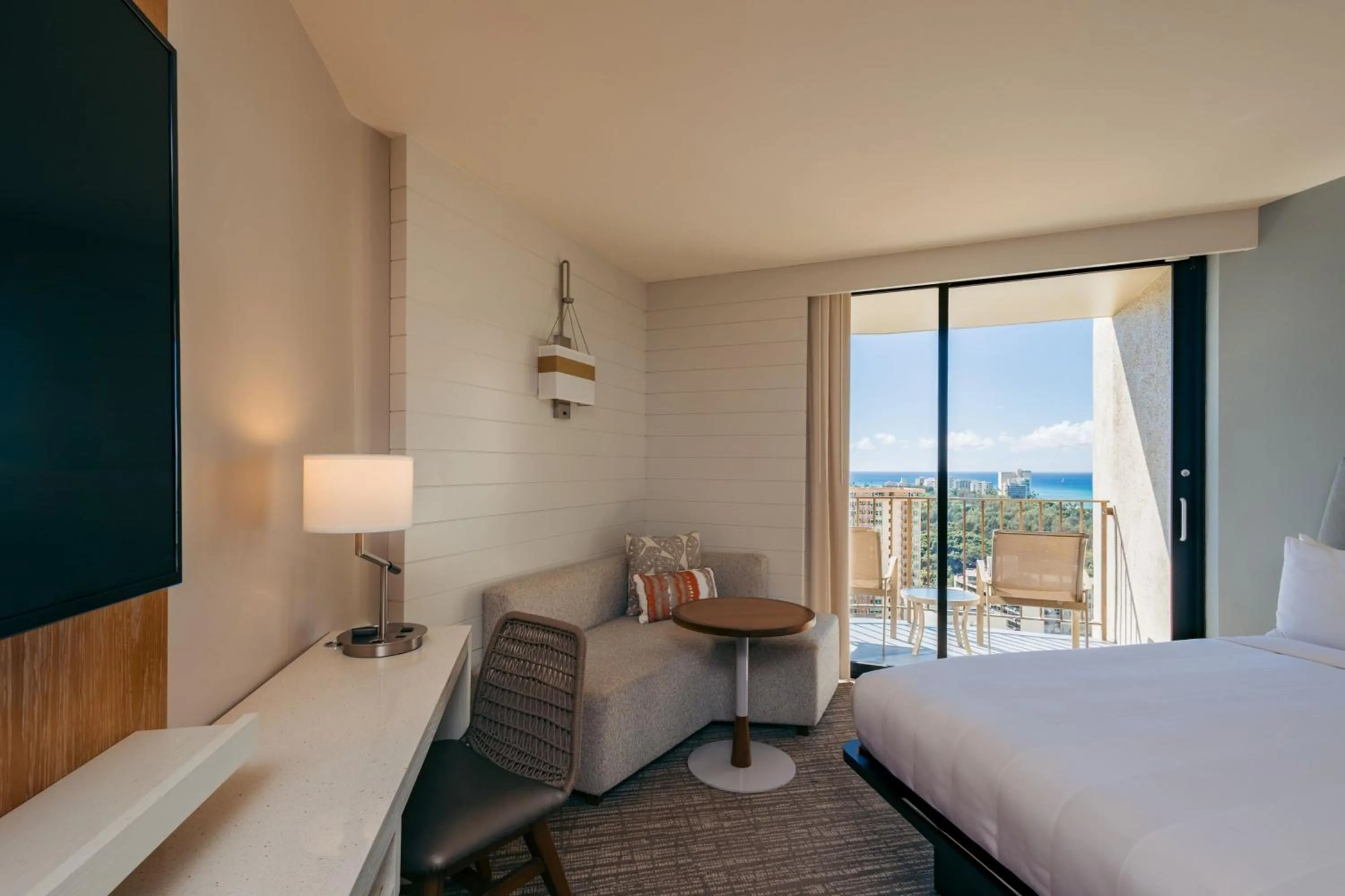 Photo of the whole room, Bed in Waikiki Beach Marriott Resort & Spa