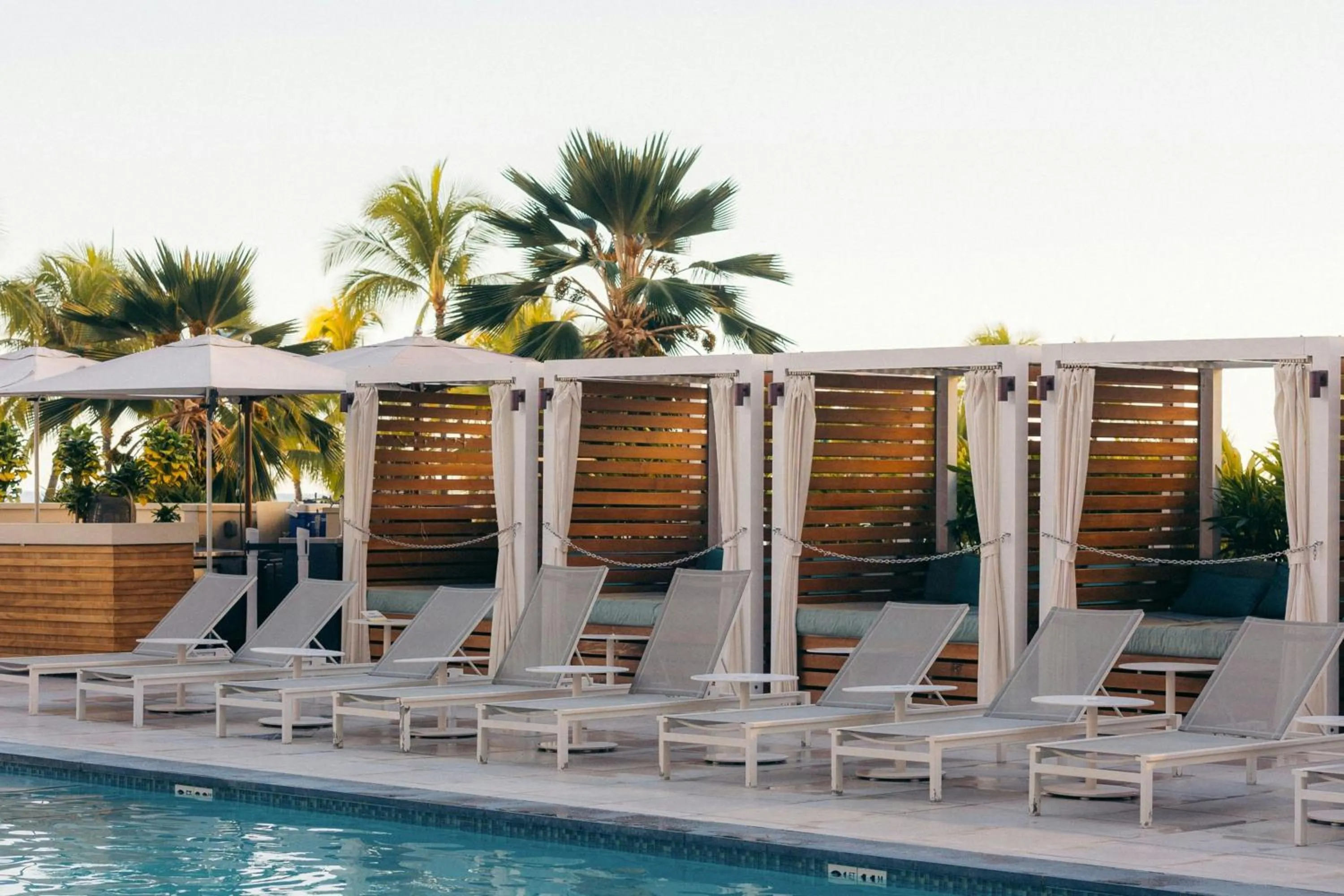 Swimming pool in Waikiki Beach Marriott Resort & Spa