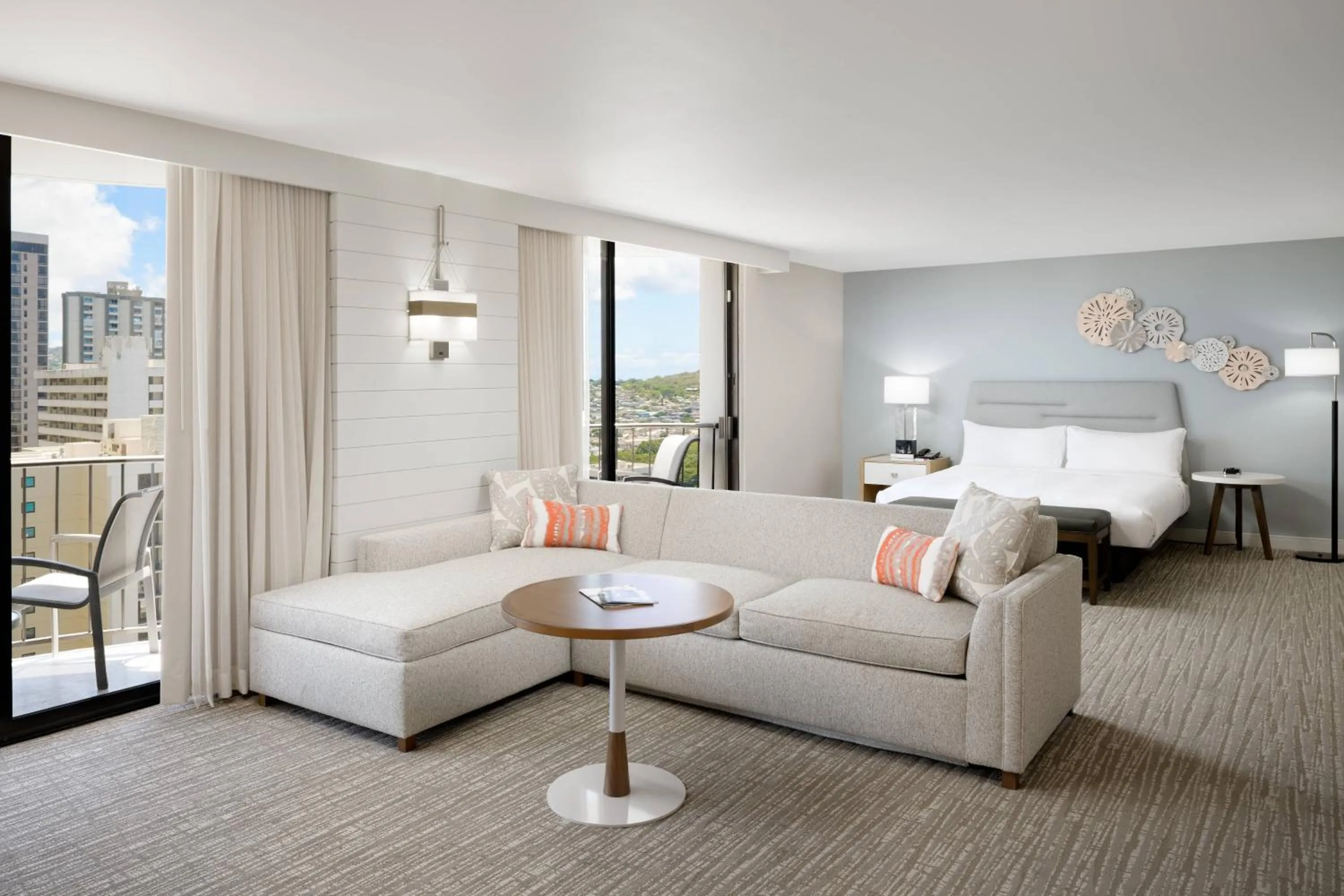 Living room, Bed in Waikiki Beach Marriott Resort & Spa