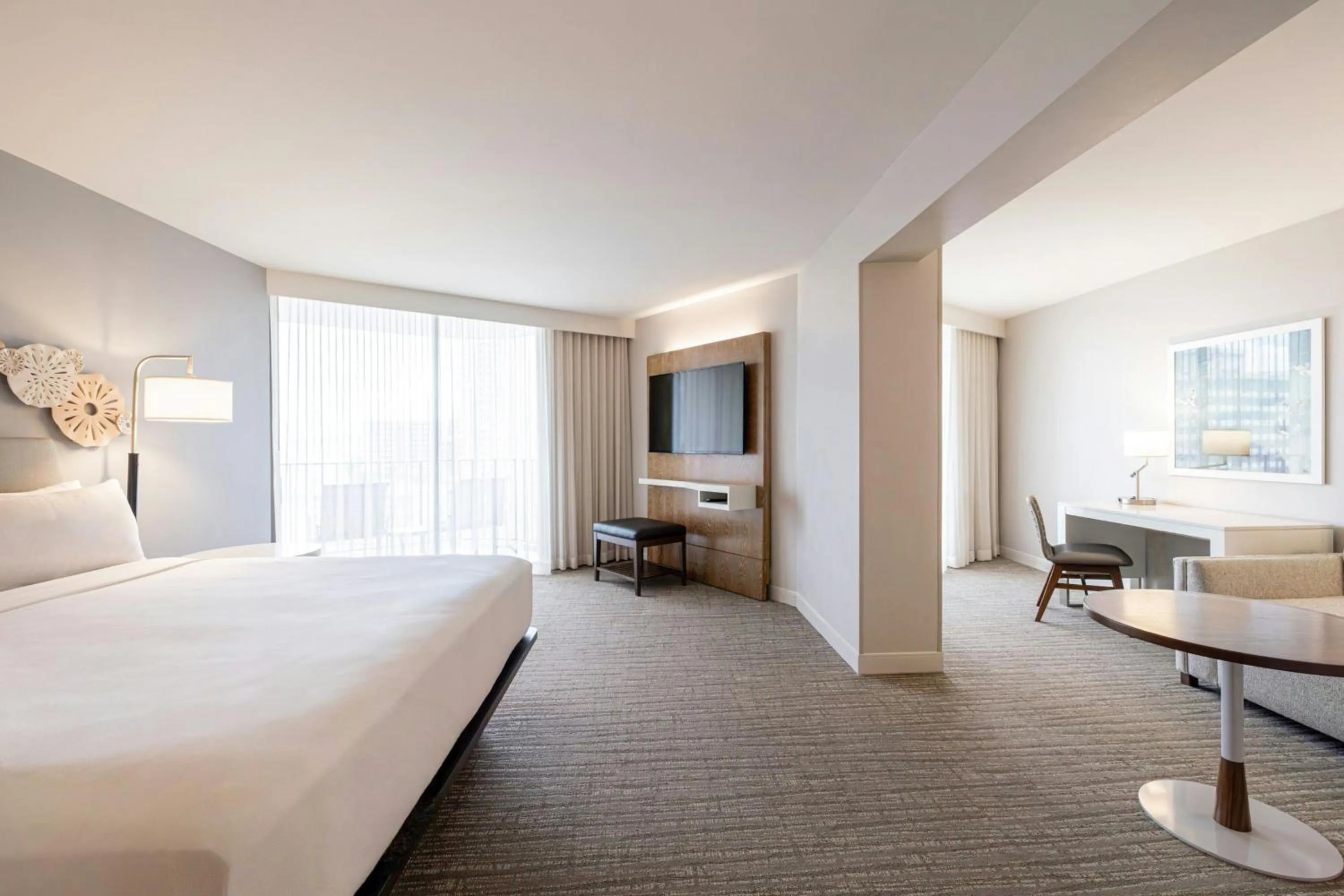 Photo of the whole room, Bed in Waikiki Beach Marriott Resort & Spa