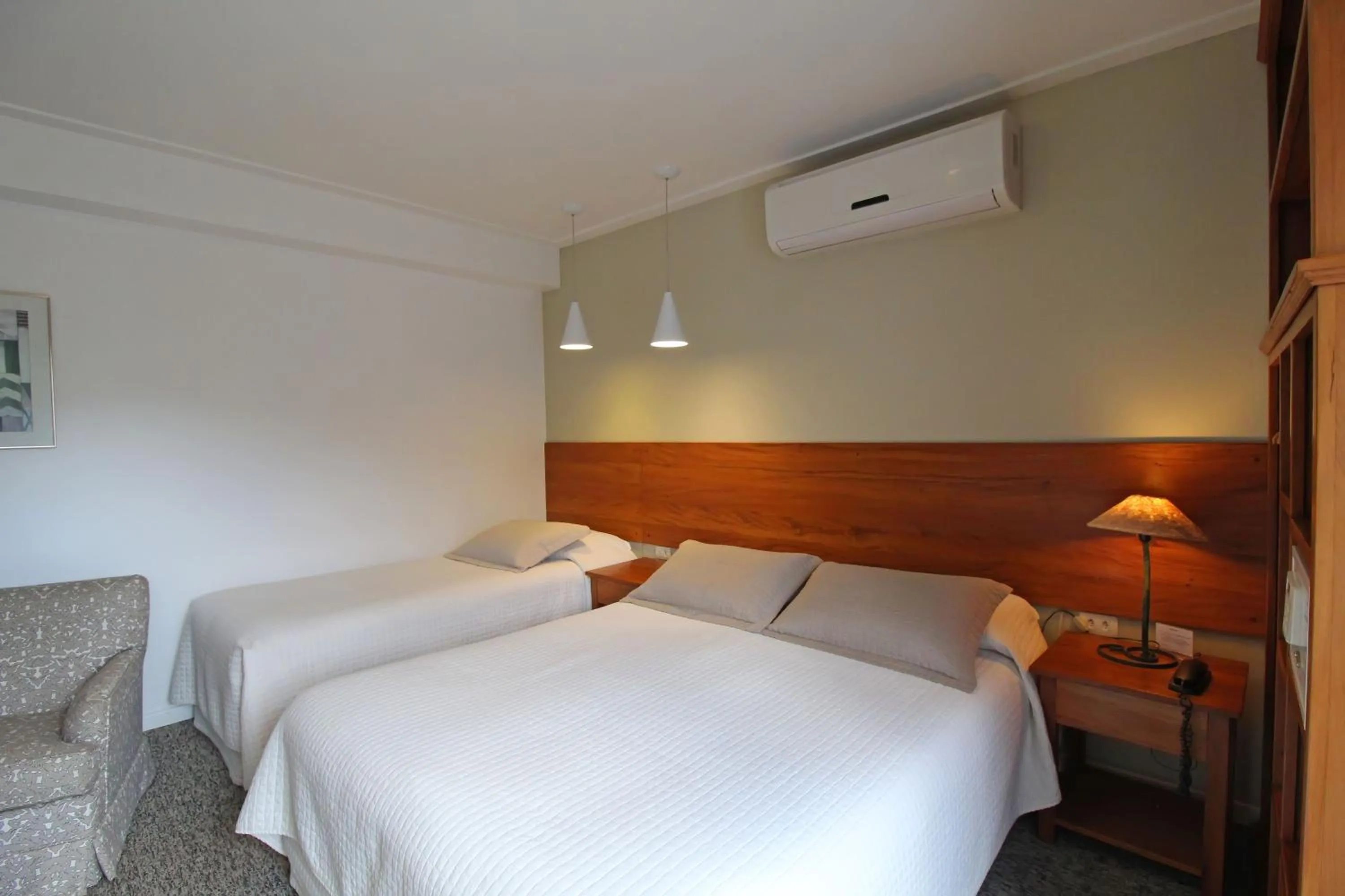 Balcony/Terrace, Bed in Pousada Villa Capivary Campos do Jordão