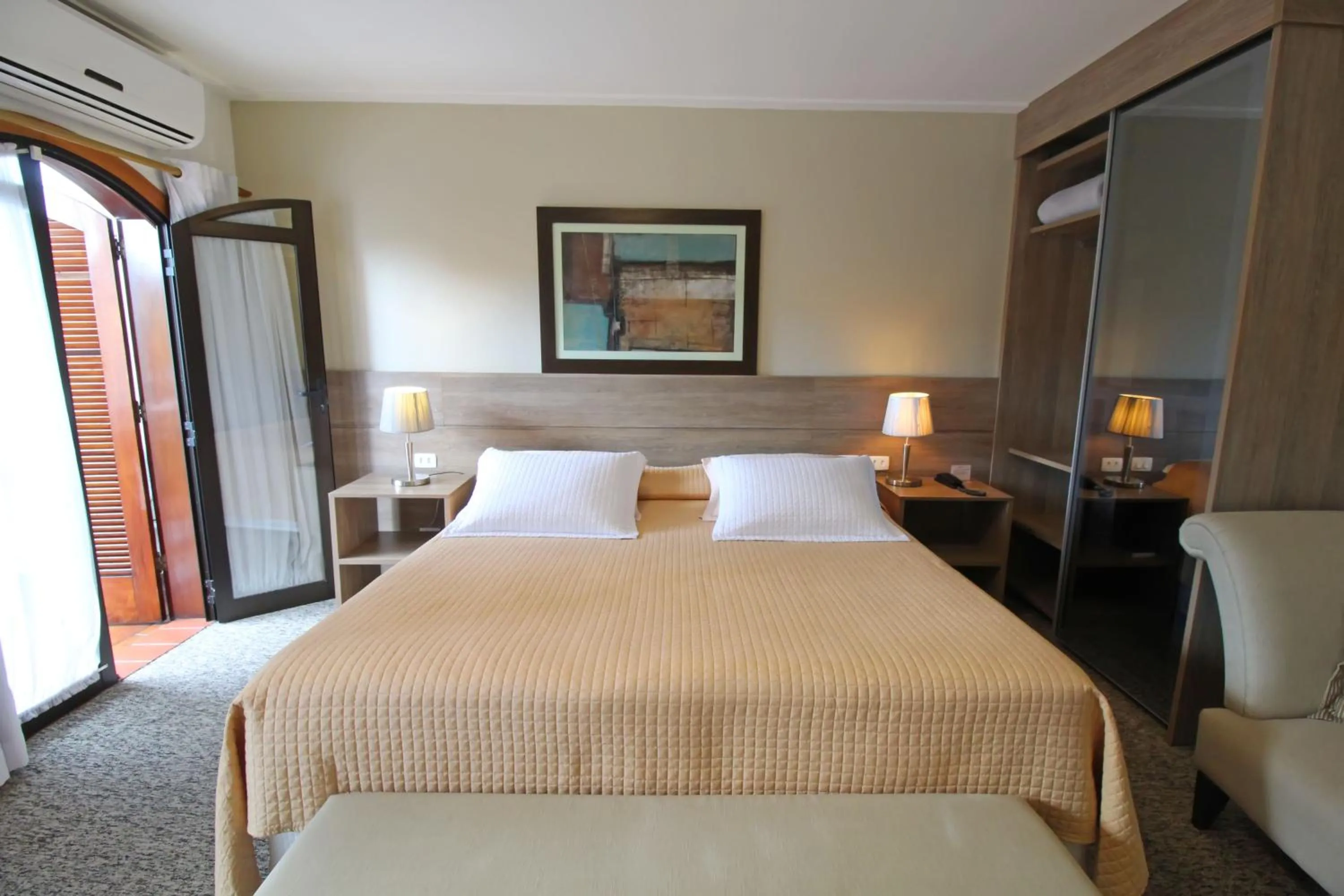 Hot Tub, Bed in Pousada Villa Capivary Campos do Jordão