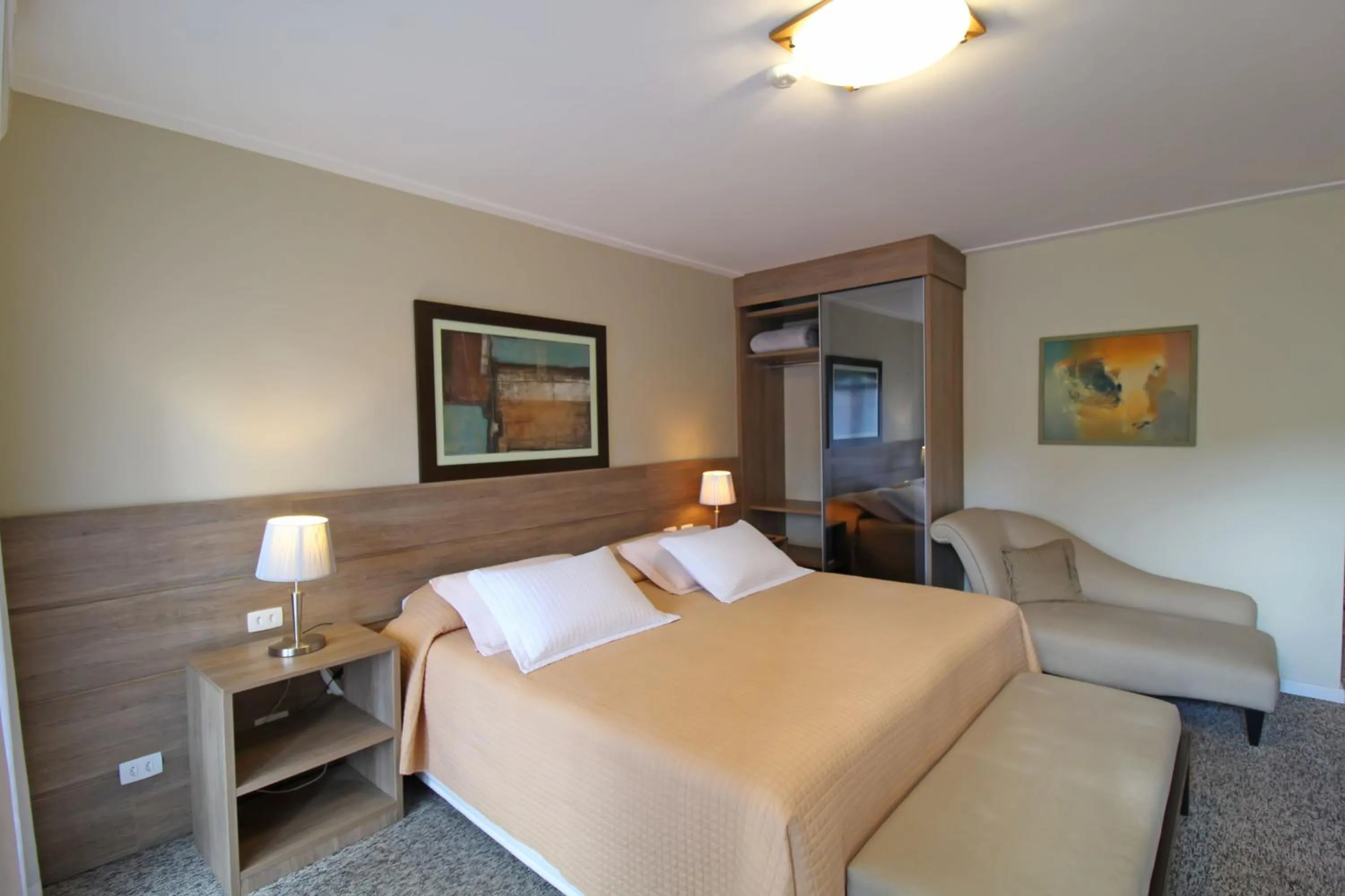 Hot Tub, Bed in Pousada Villa Capivary Campos do Jordão