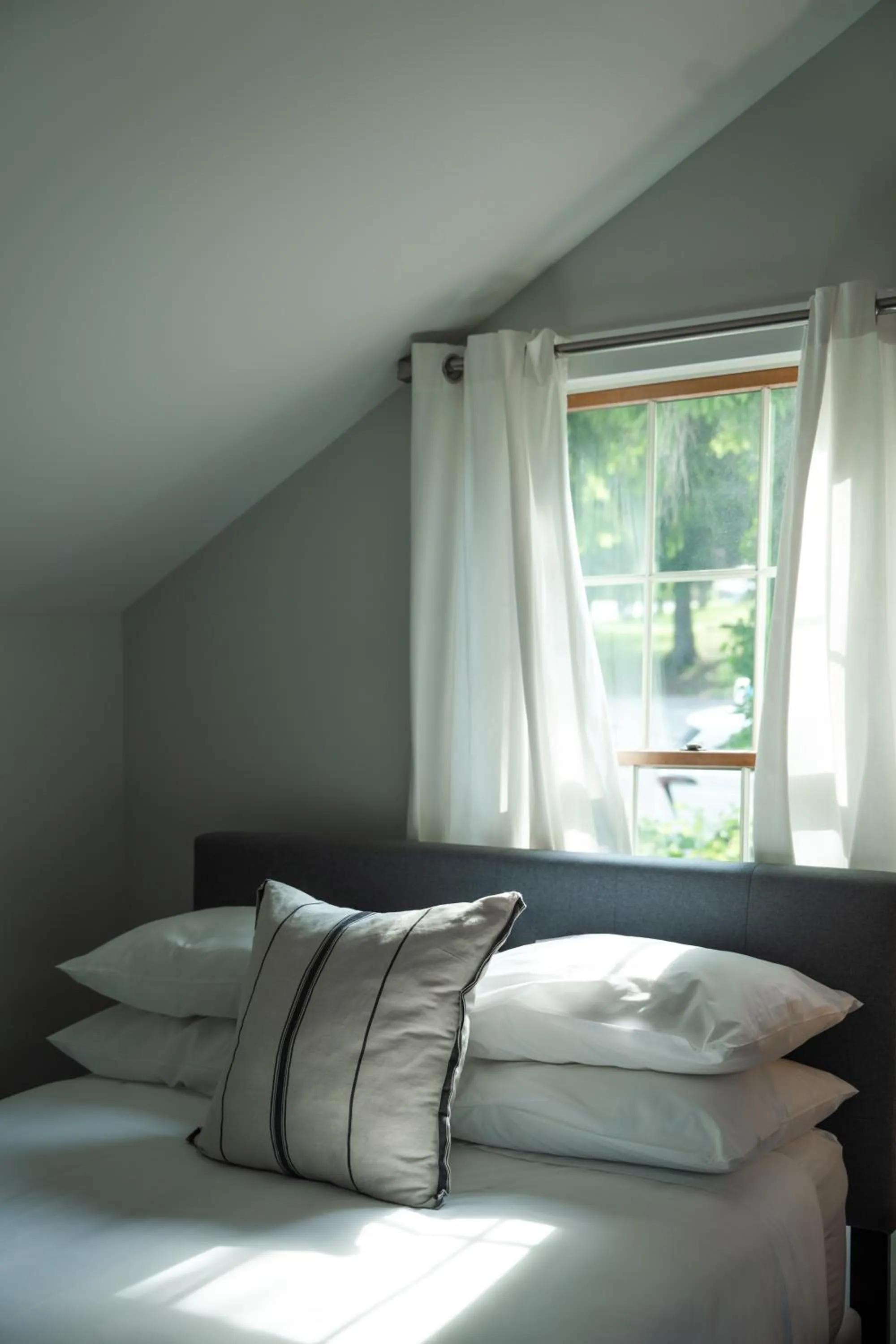 Bed in South Landing Inn