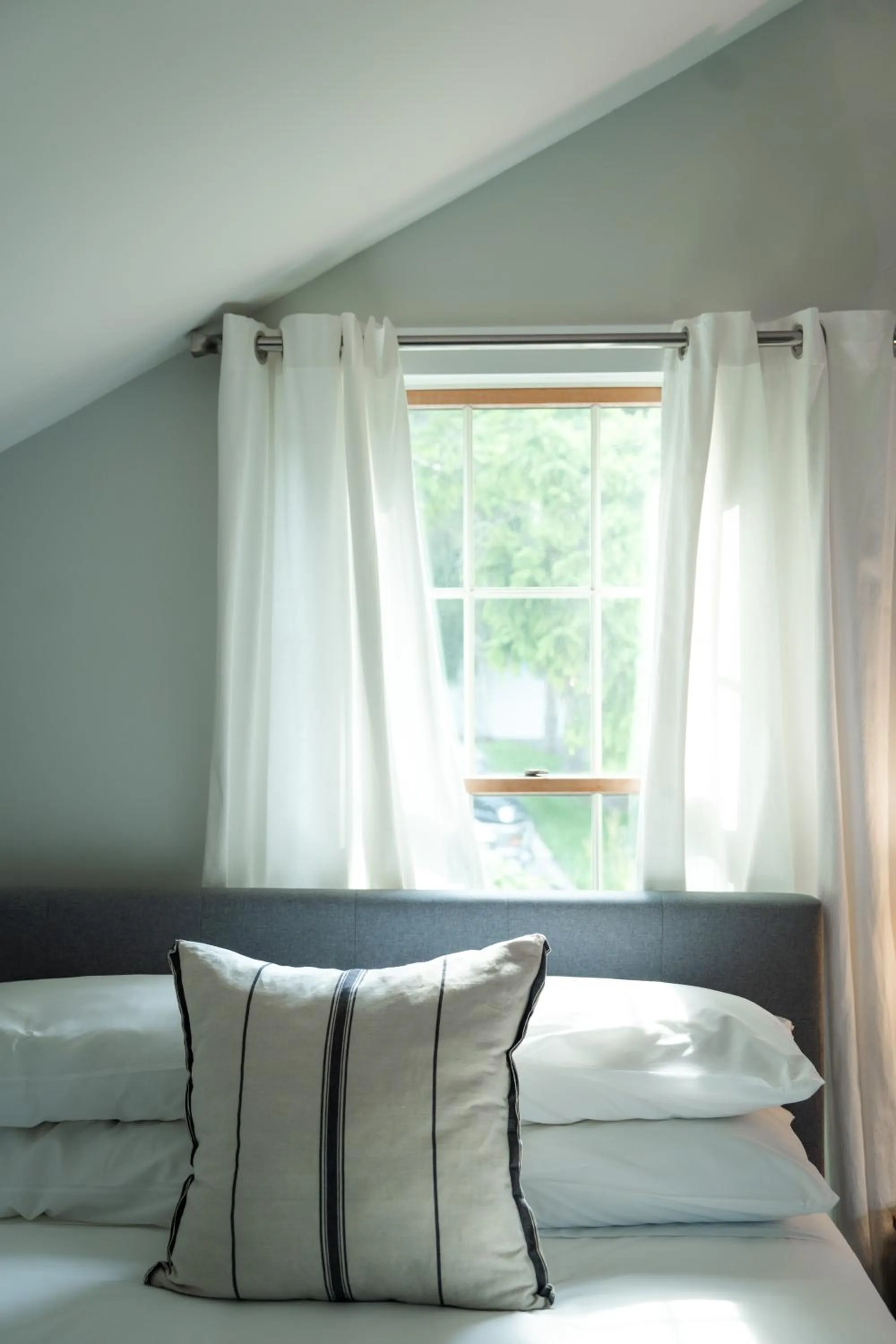 Bed in South Landing Inn