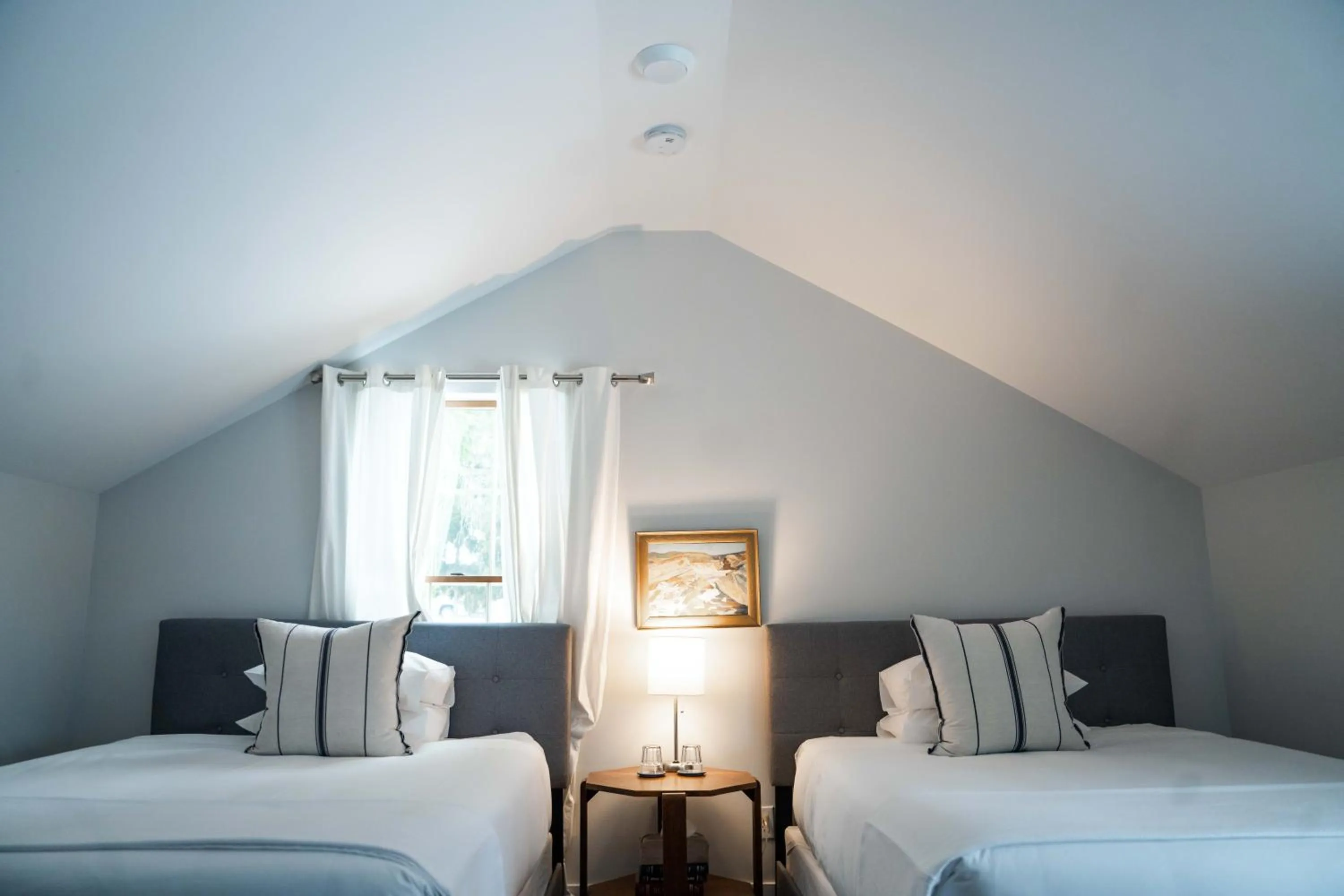 Bed in South Landing Inn