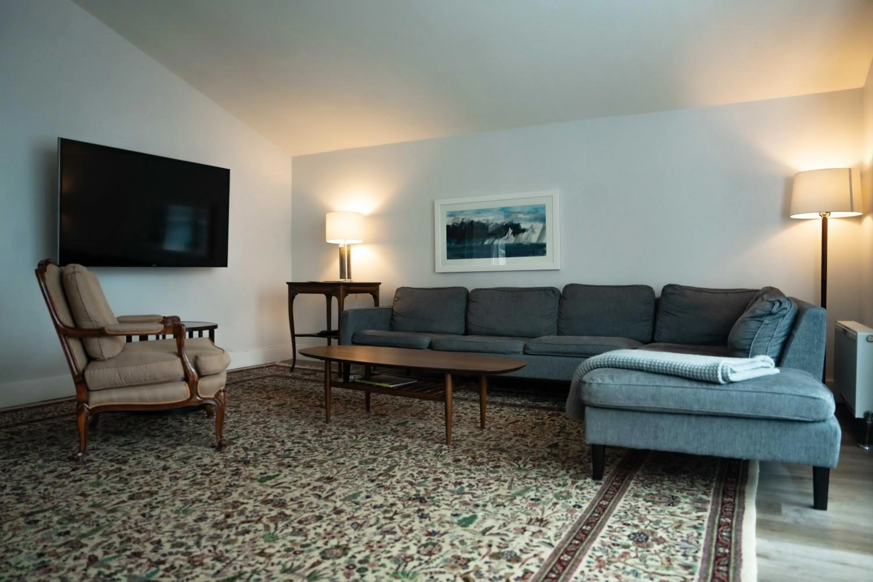 TV and multimedia in South Landing Inn