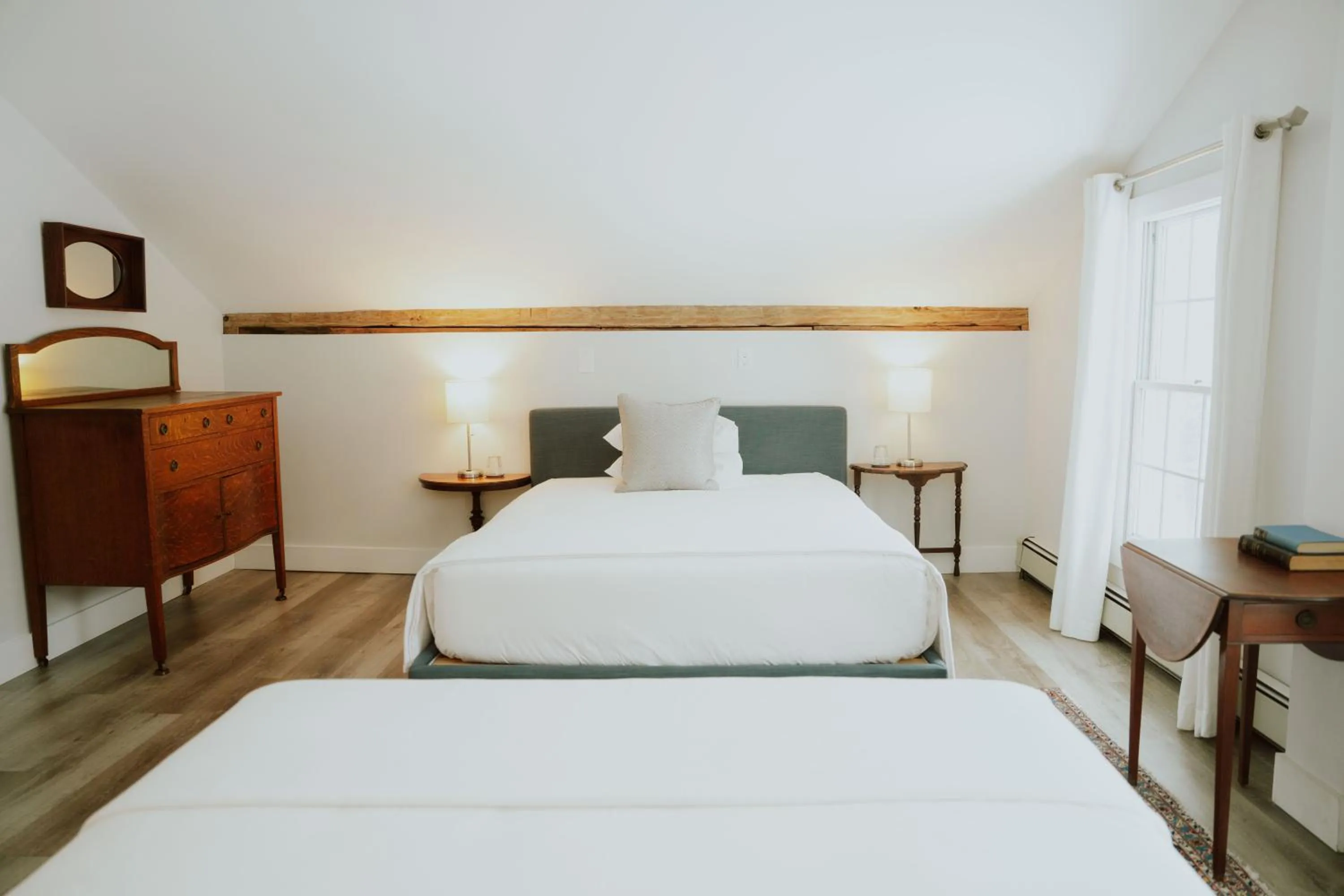 Bed in South Landing Inn