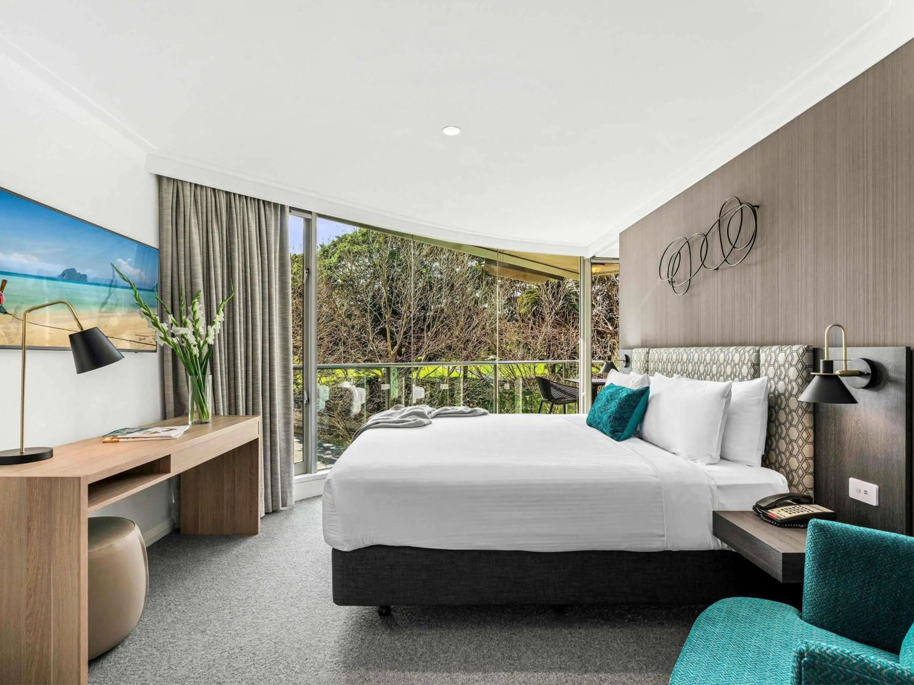 Bedroom, Bed in Pullman Quay Grand Sydney Harbour