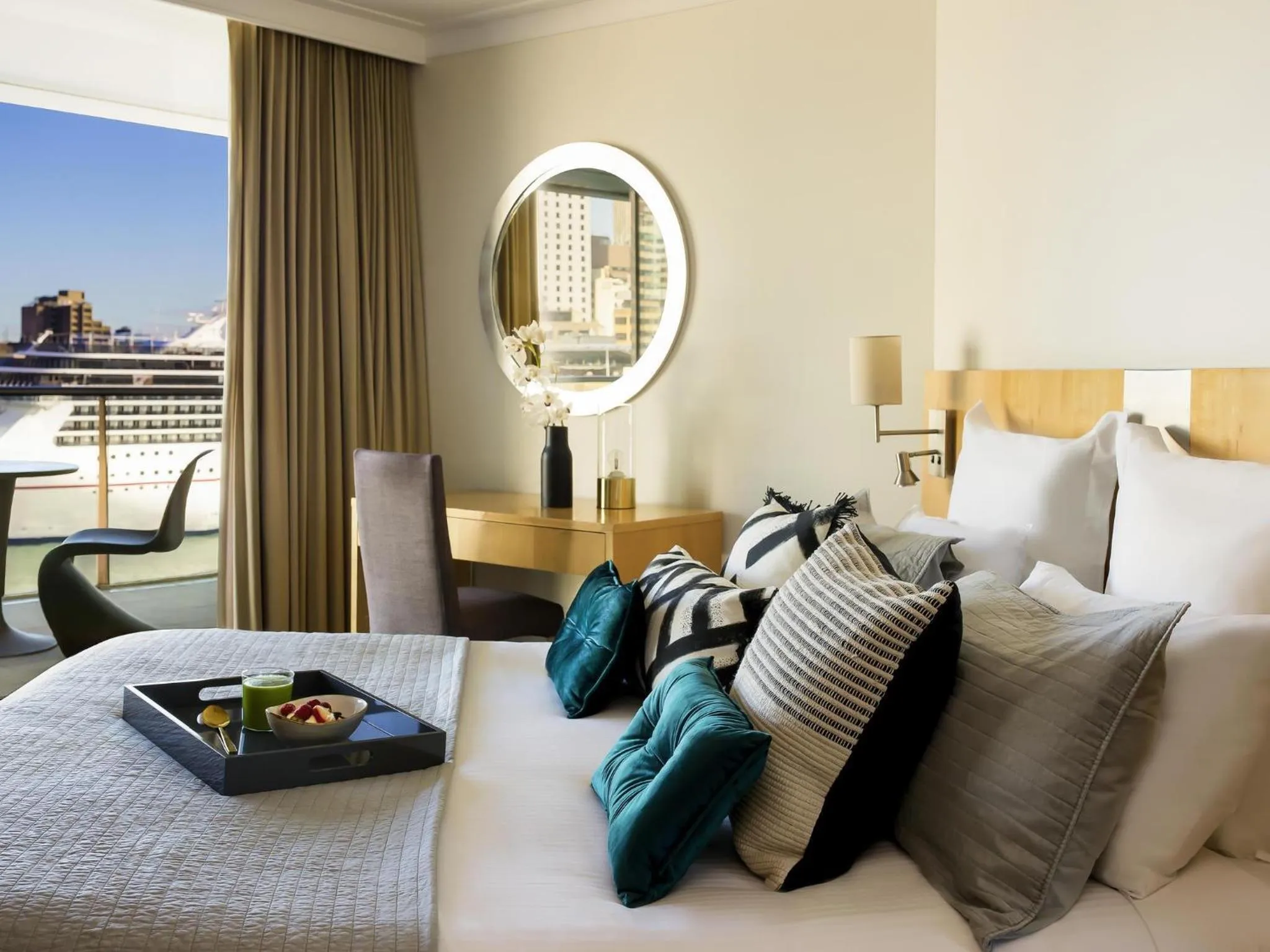 Bedroom, Bed in Pullman Quay Grand Sydney Harbour