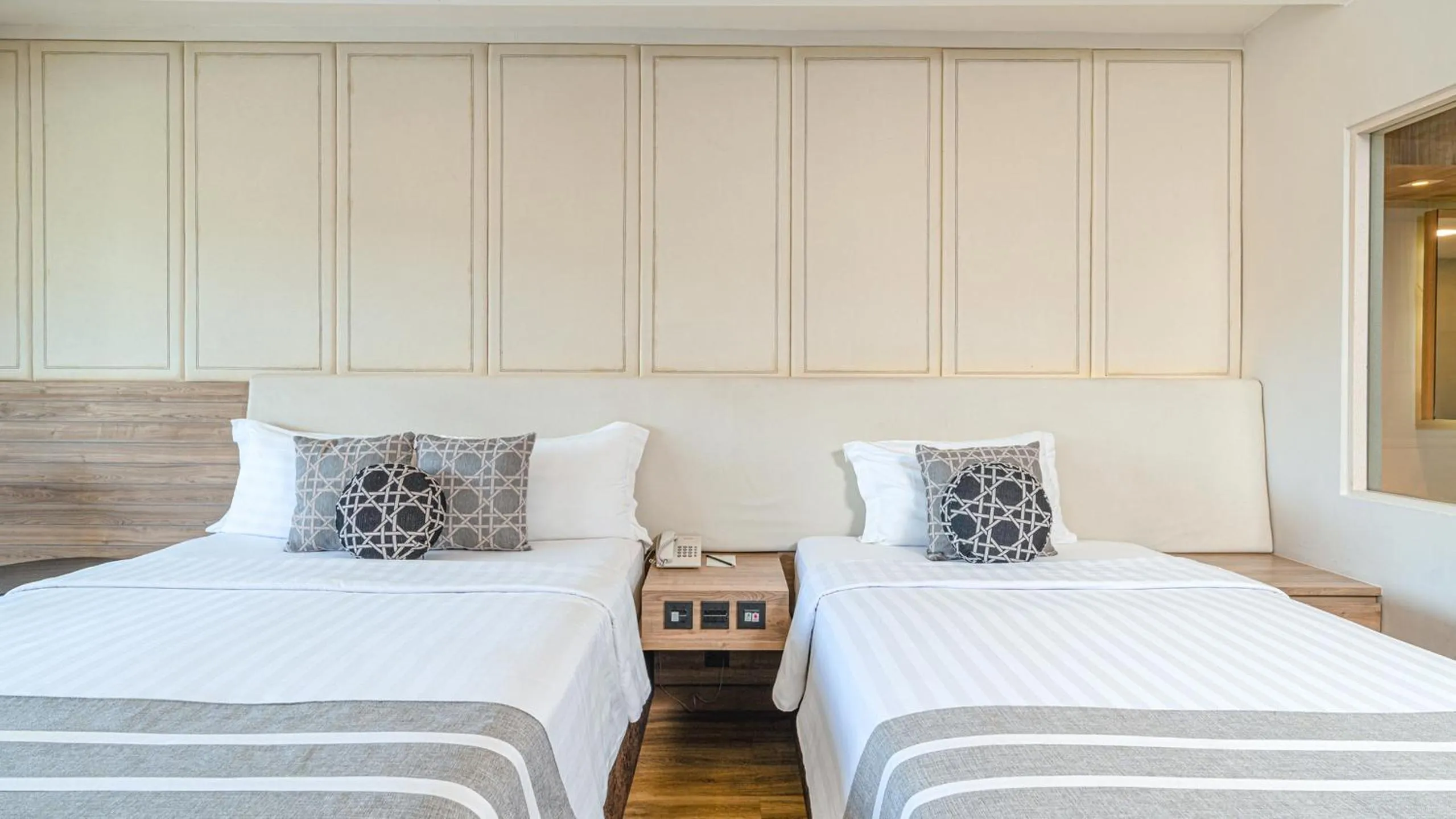 Bed in Phuket Graceland Resort and Spa