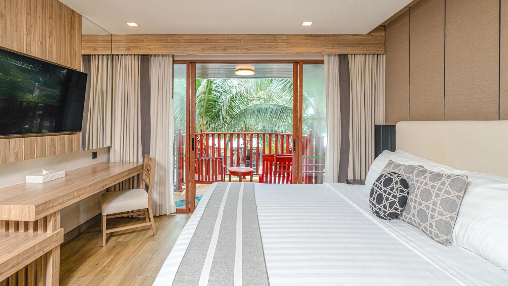 Bed in Phuket Graceland Resort and Spa