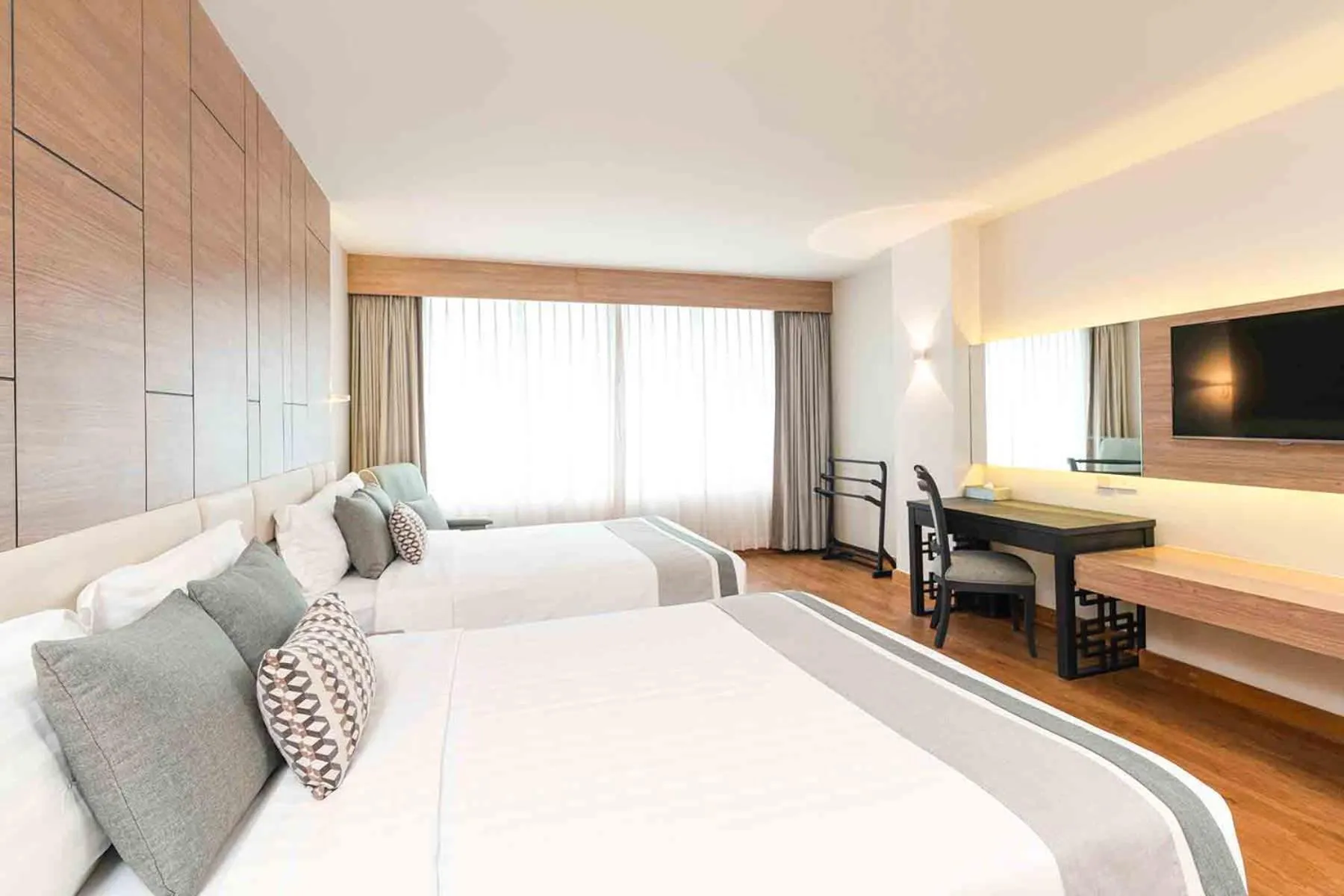 Bed in Phuket Graceland Resort and Spa