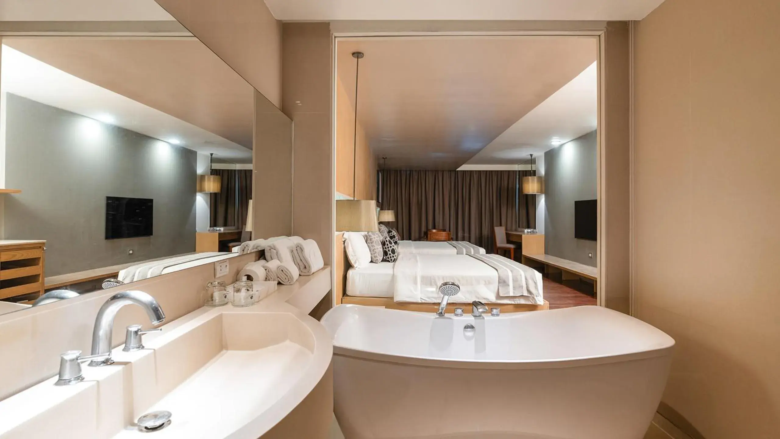 Sunset Grand Deluxe Pool Access in Phuket Graceland Resort and Spa Sunset Grand Deluxe Pool Access in Phuket Graceland Resort and Spa