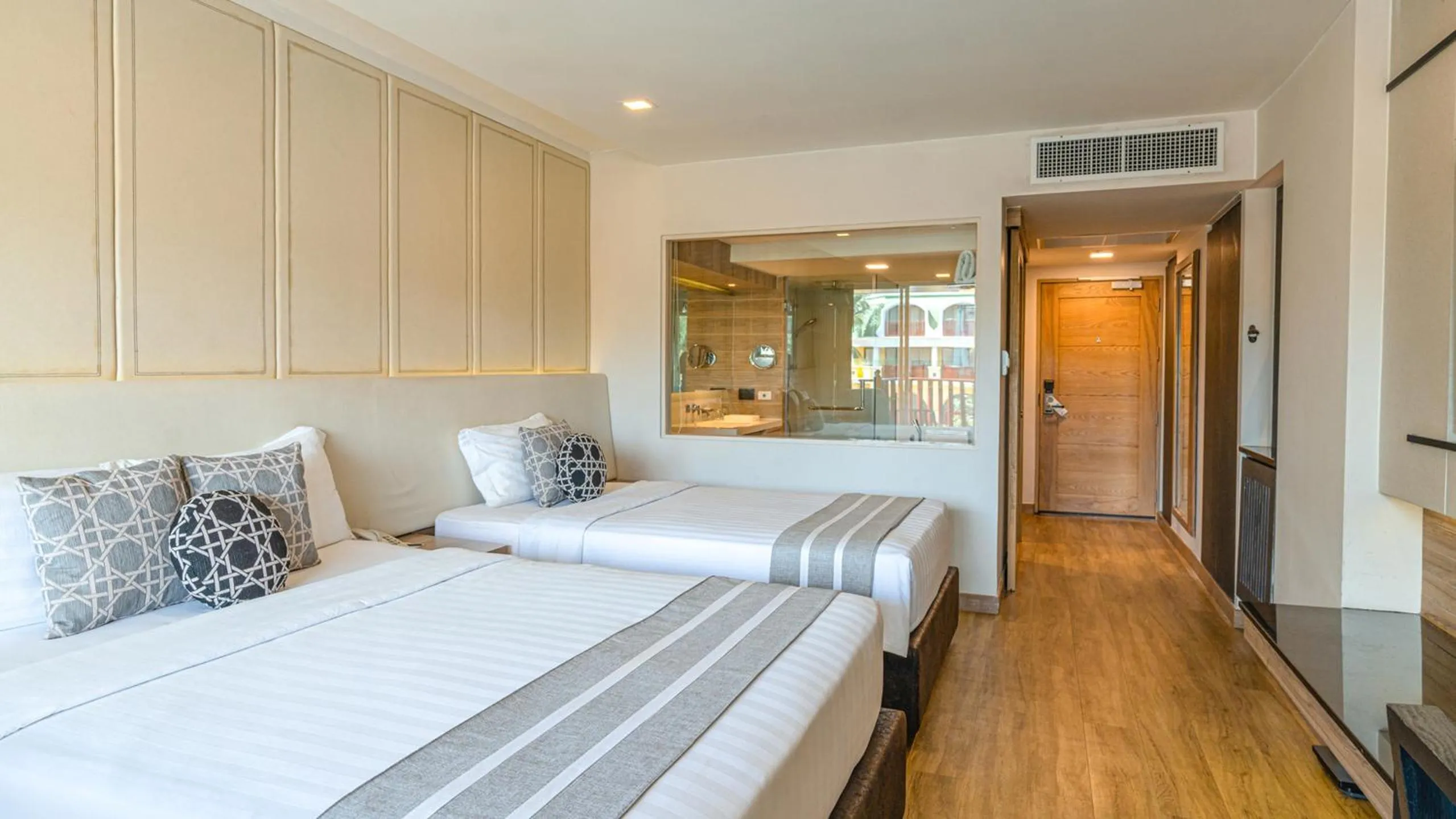 Bed in Phuket Graceland Resort and Spa