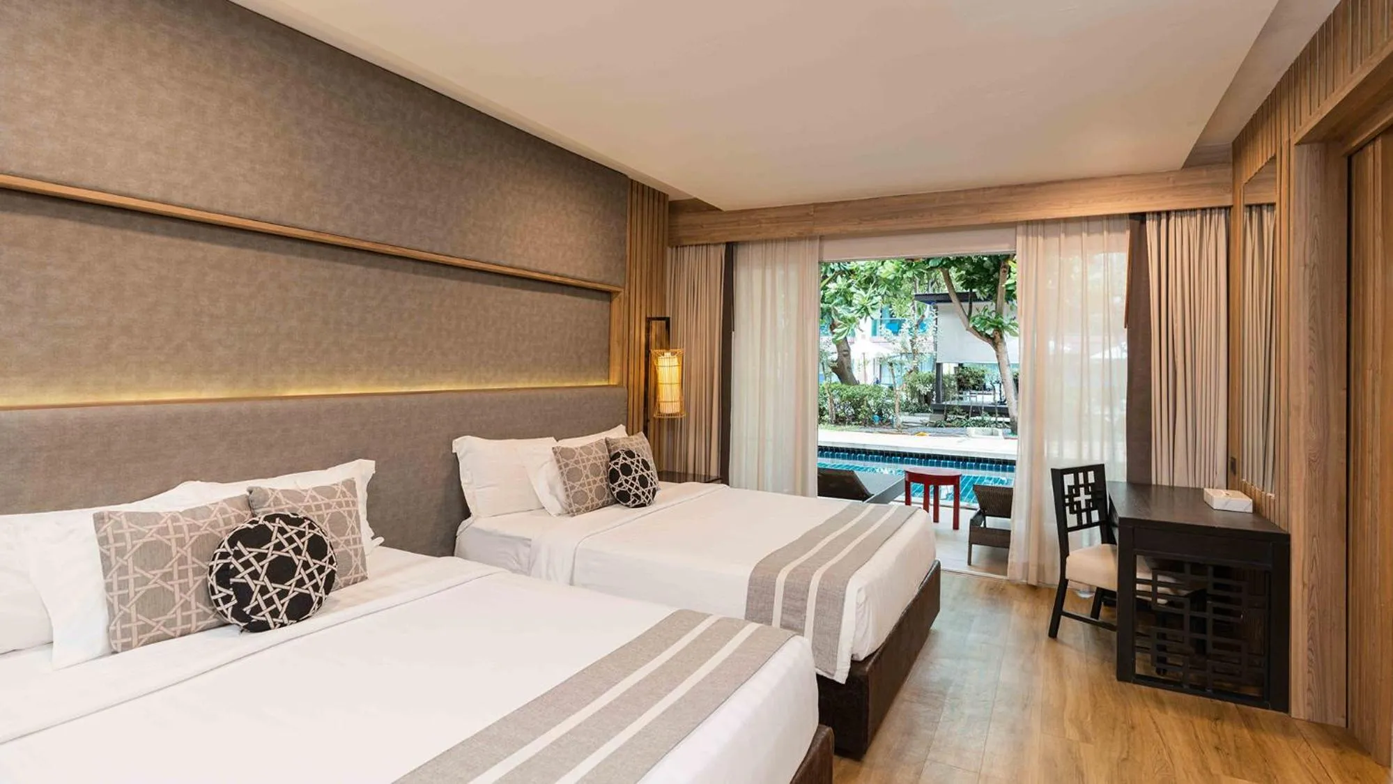 Bed in Phuket Graceland Resort and Spa