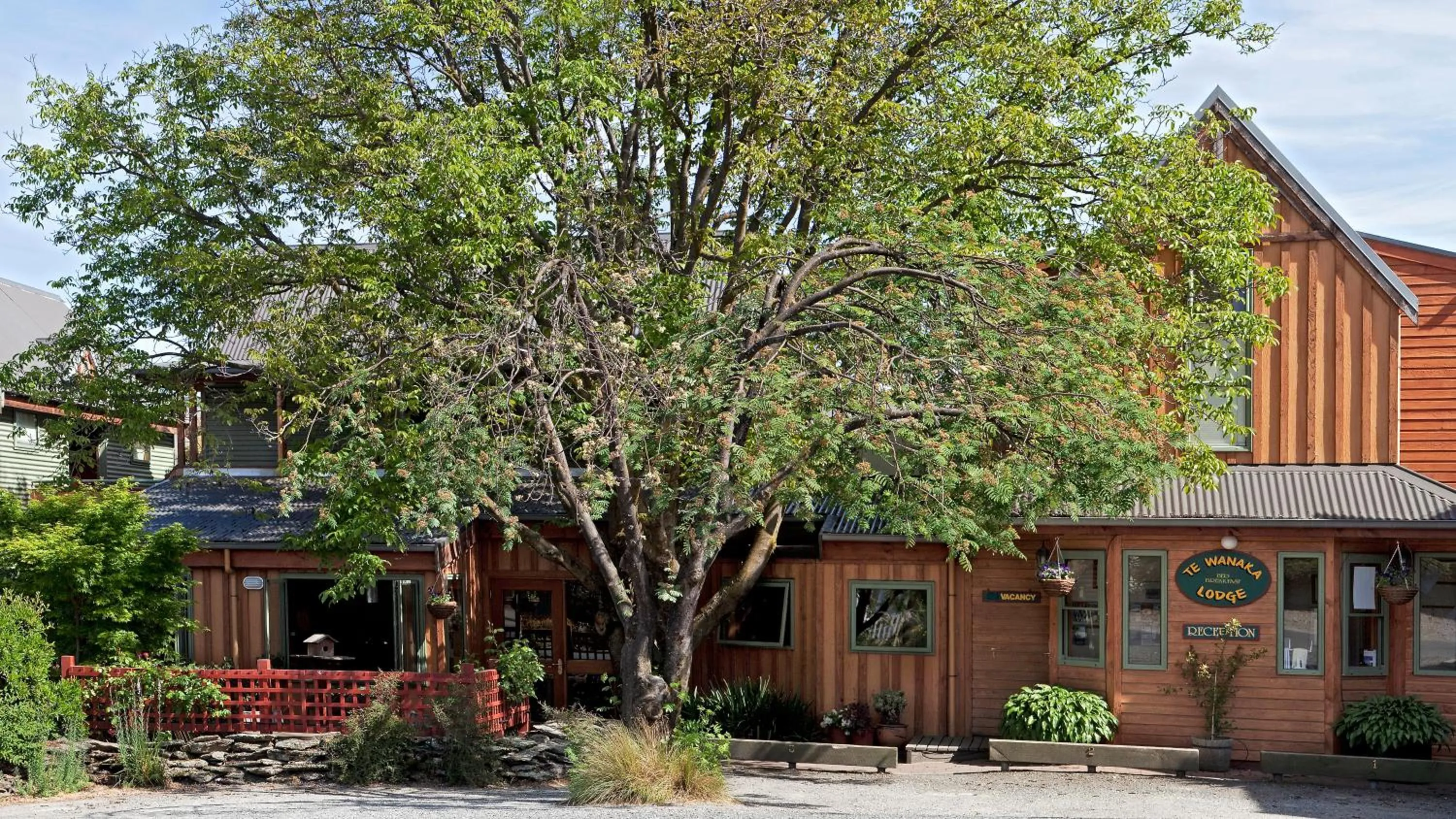 Facade/entrance in Te Wanaka Lodge