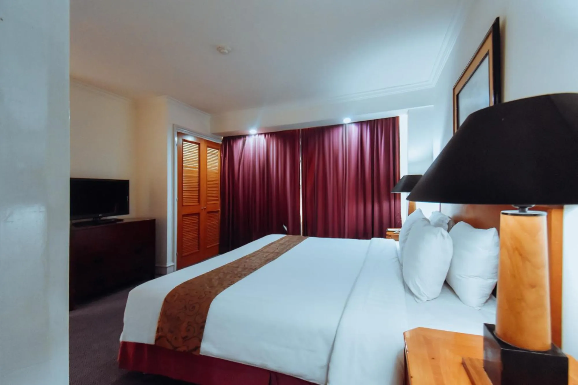 Bed in Surabaya Suites Hotel Powered by Archipelago