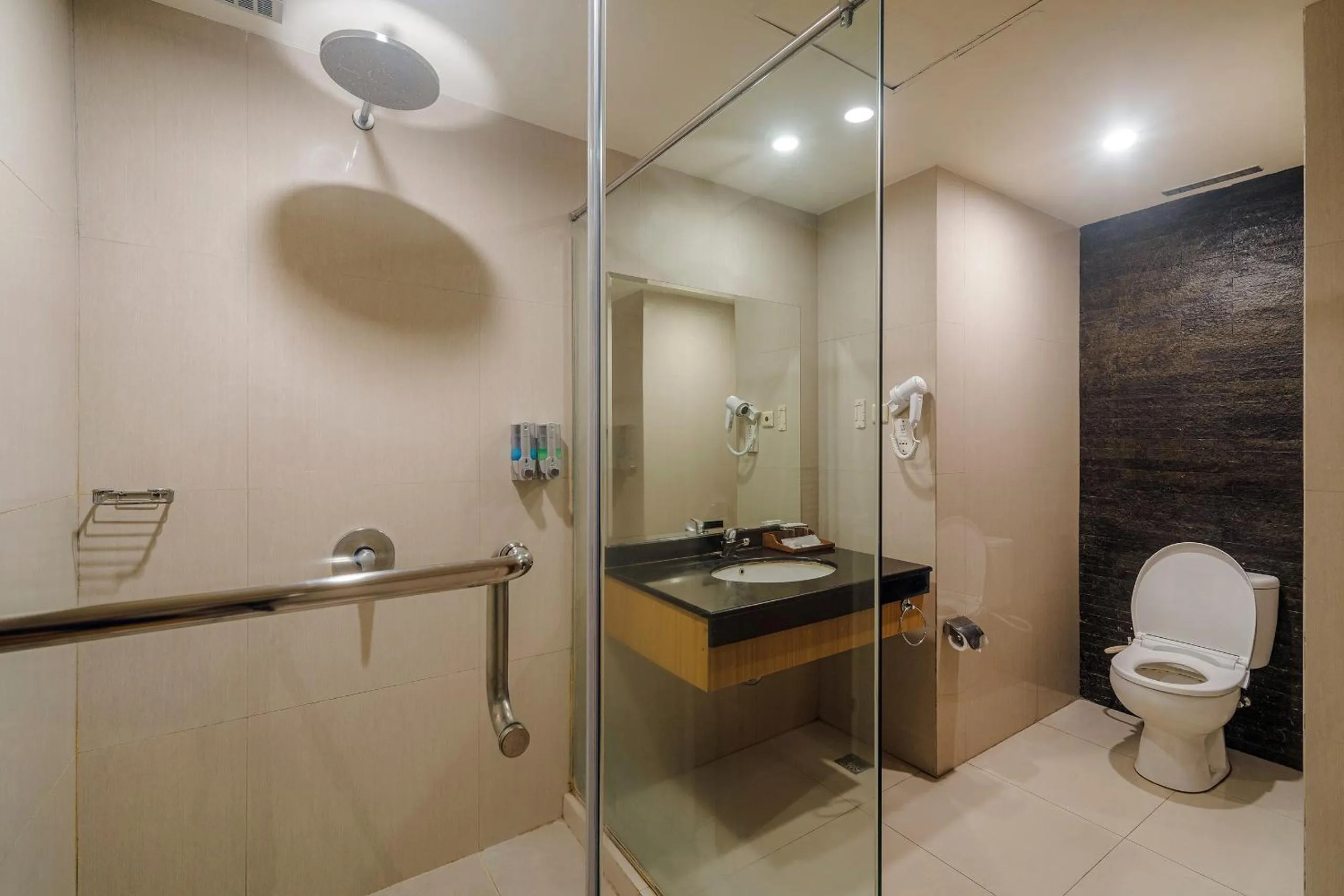 Bathroom in Surabaya Suites Hotel Powered by Archipelago