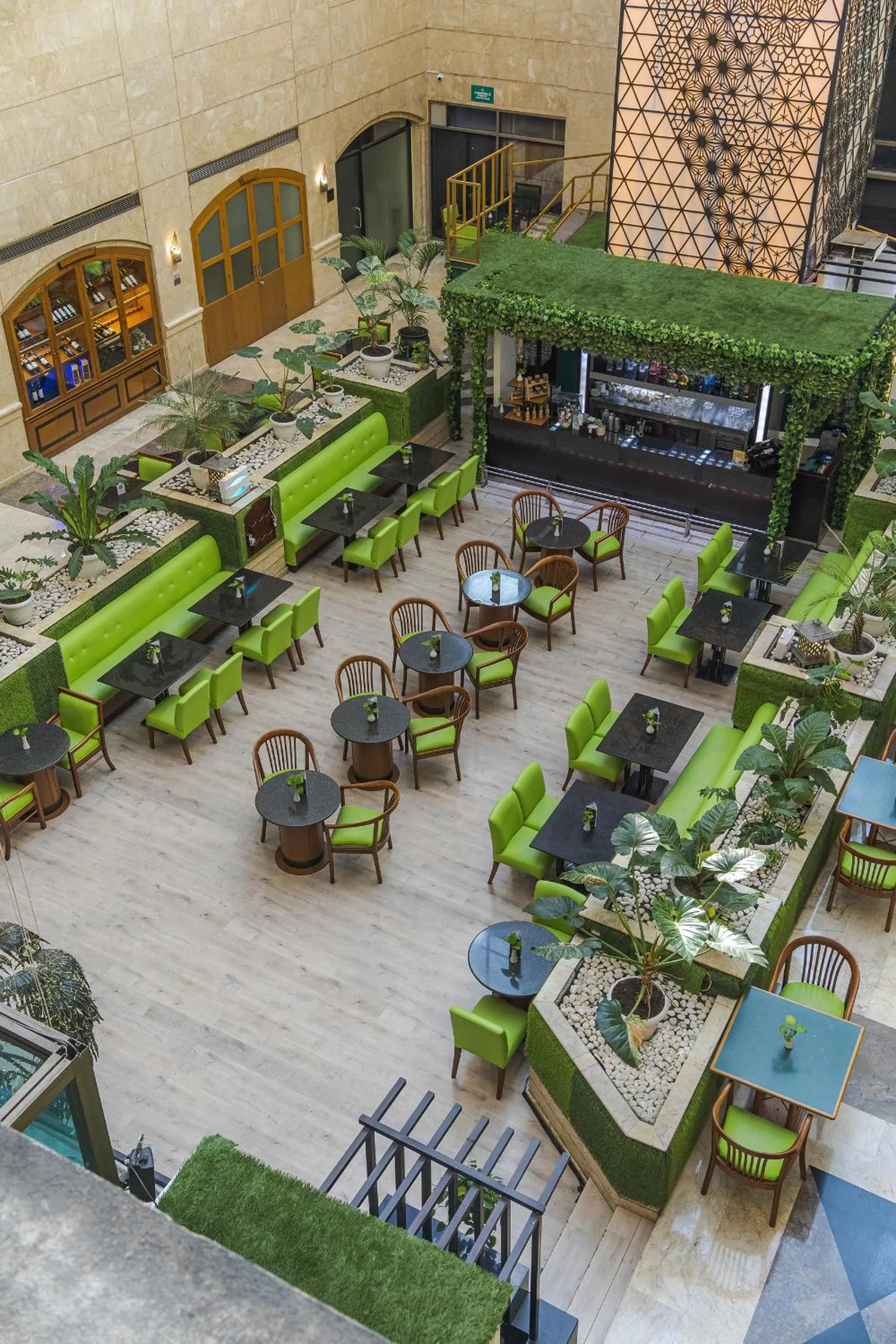 Restaurant/places to eat in Surabaya Suites Hotel Powered by Archipelago