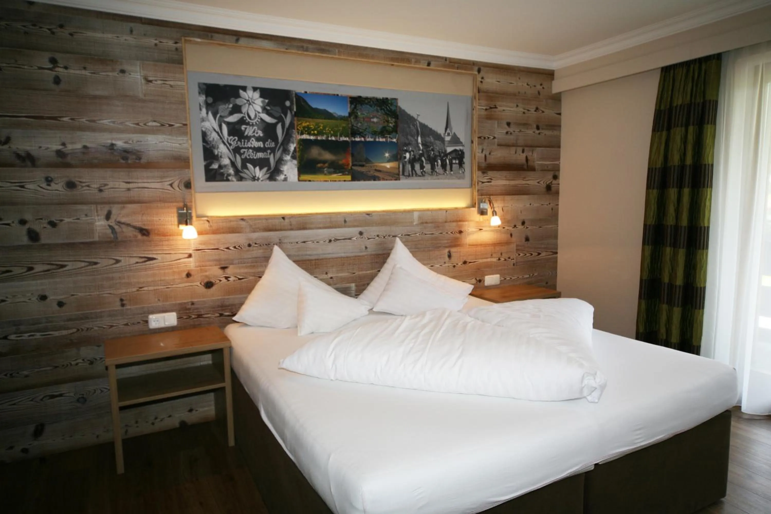 Photo of the whole room, Bed in Frühstückshotel Margret